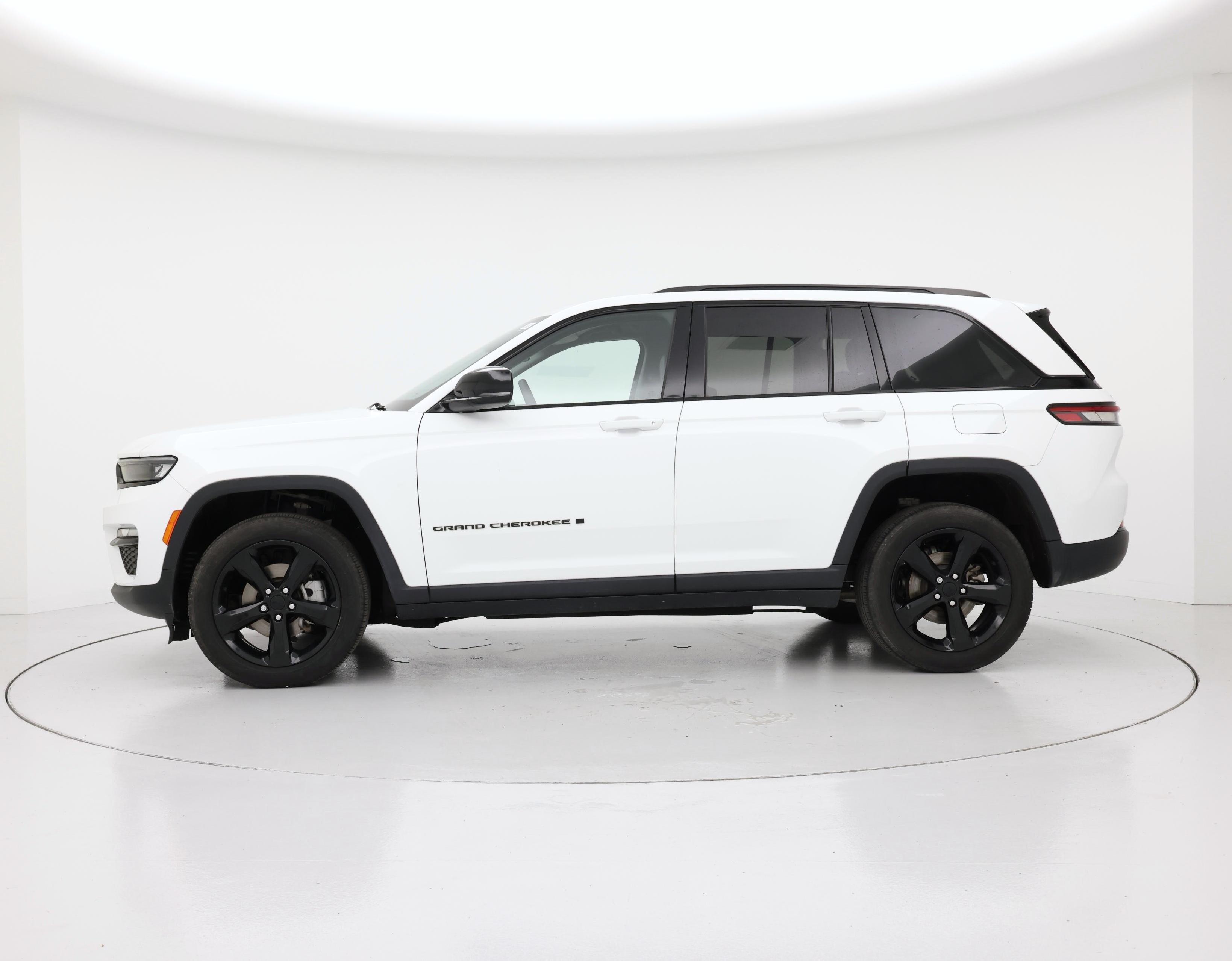 Thumbnail: 2023 Jeep Grand Cherokee - 3