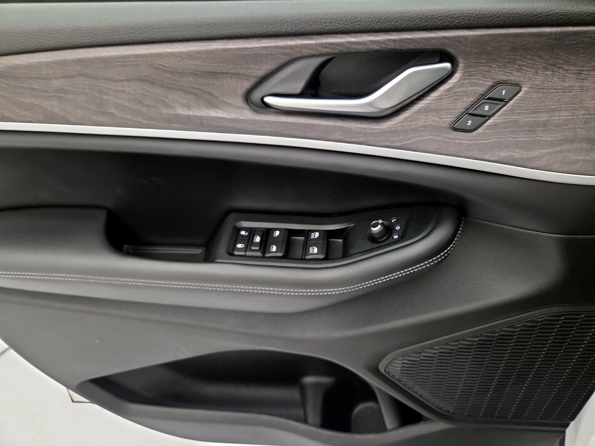 Thumbnail: 2023 Jeep Grand Cherokee - 12