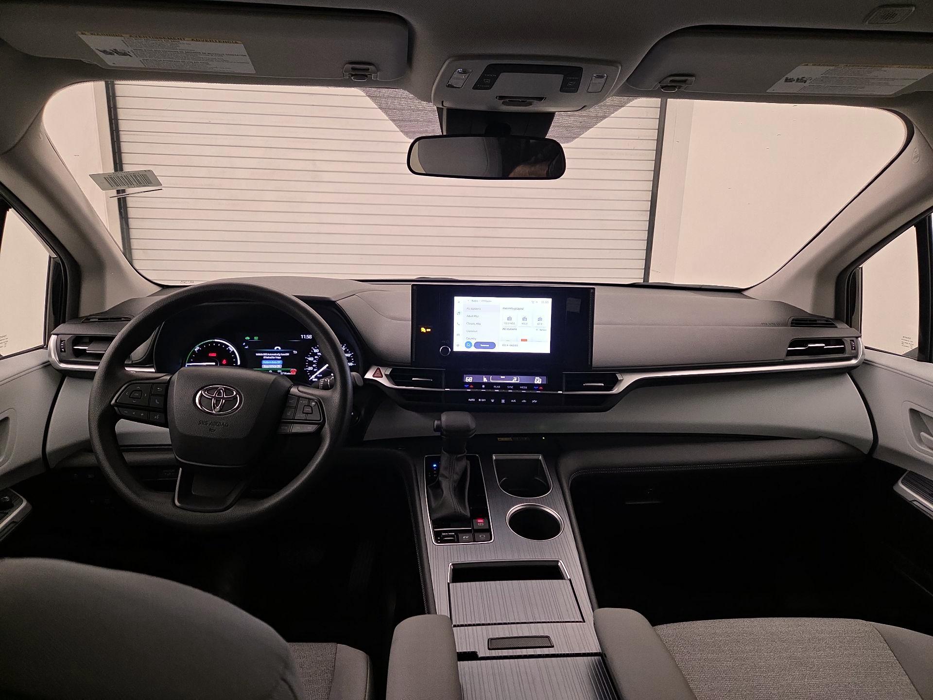 Thumbnail: 2025 Toyota Sienna - 9