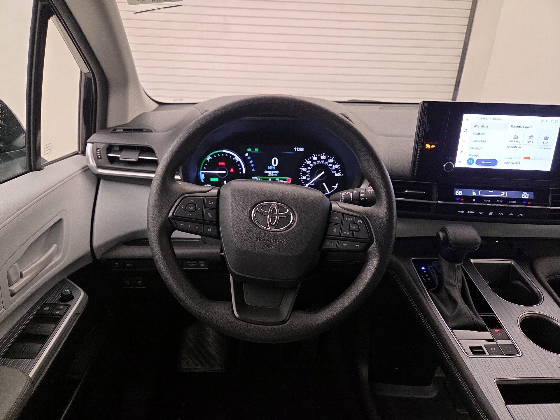 Thumbnail: 2025 Toyota Sienna - 10