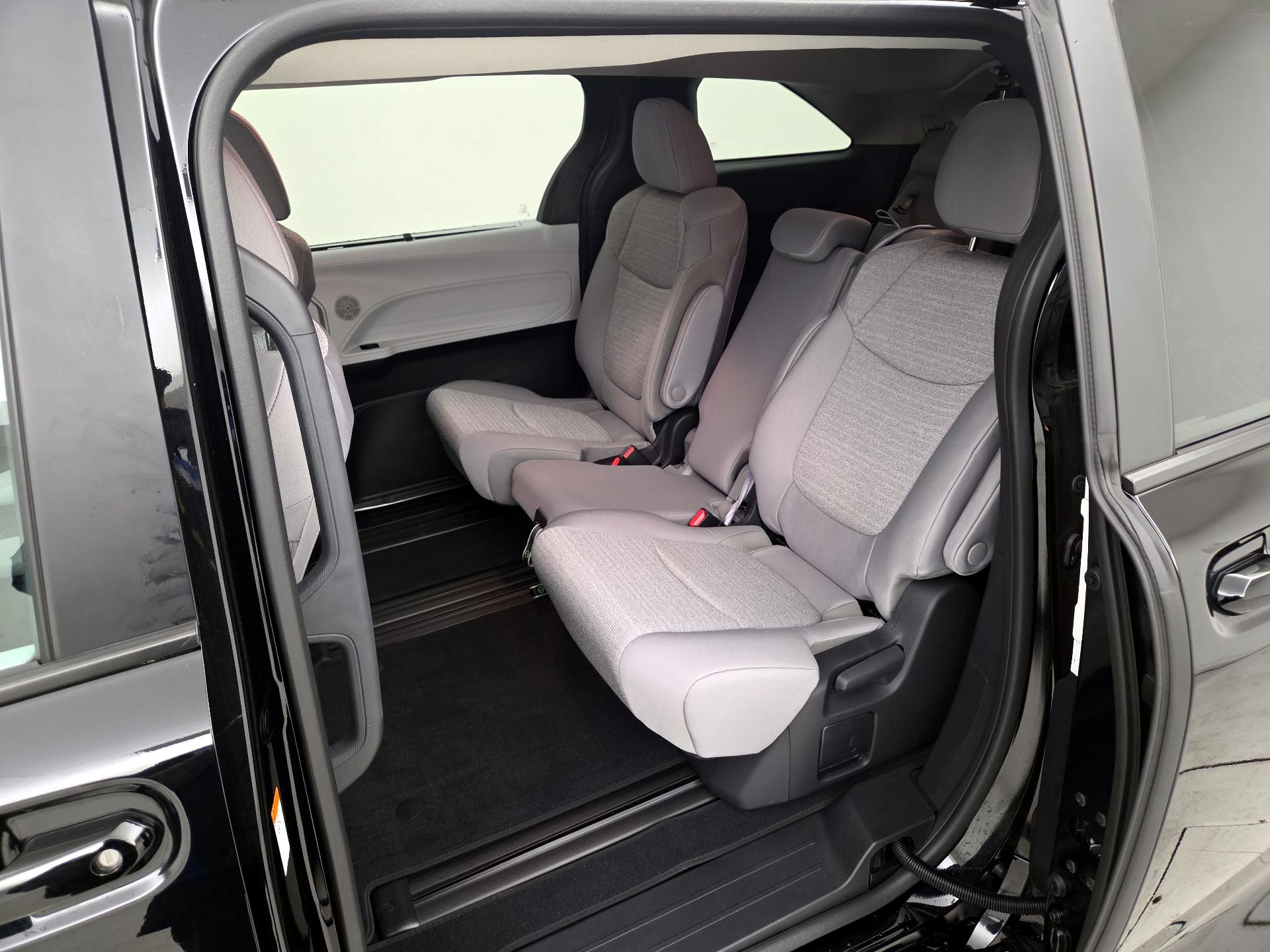 Thumbnail: 2025 Toyota Sienna - 19