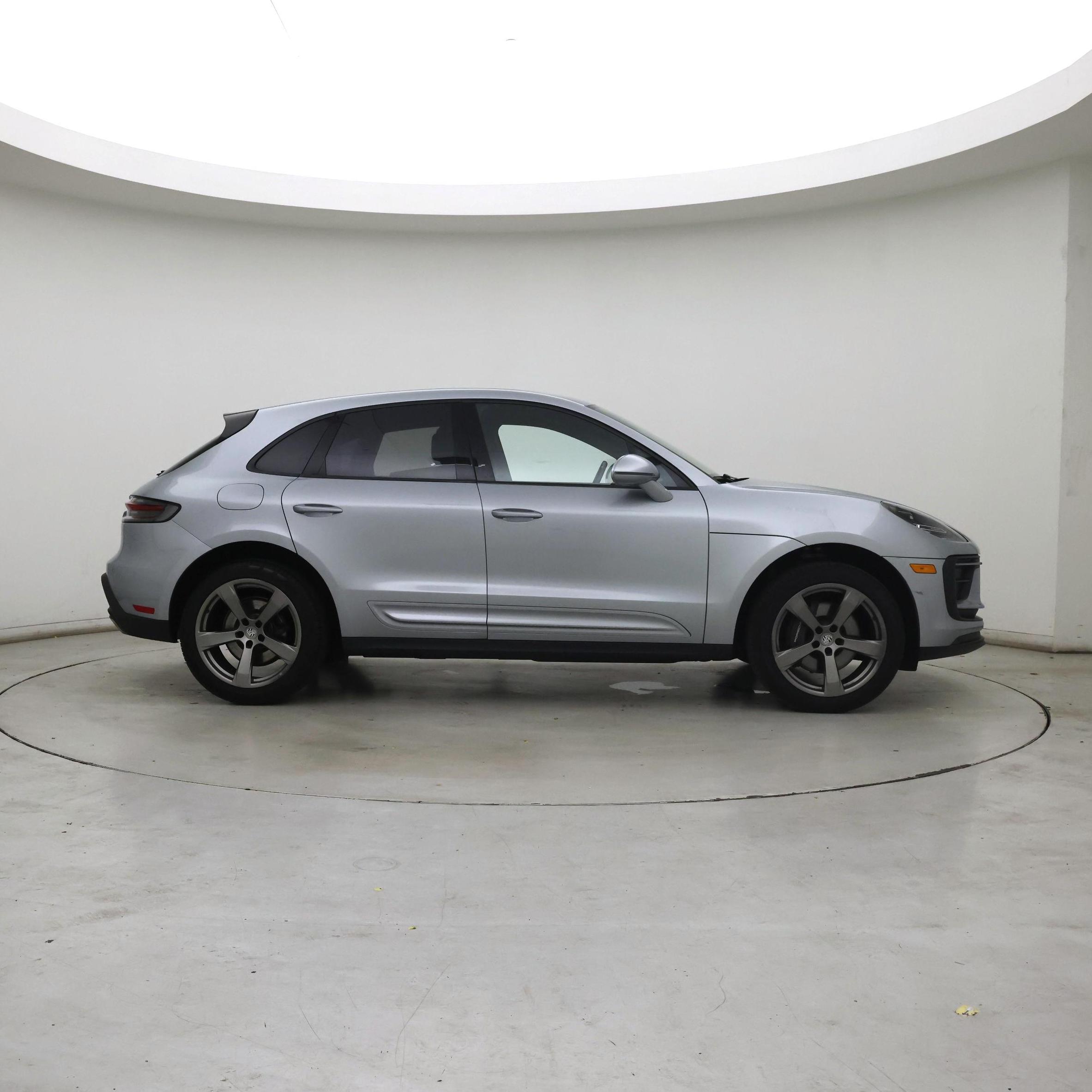 Thumbnail: 2023 Porsche Macan - 7