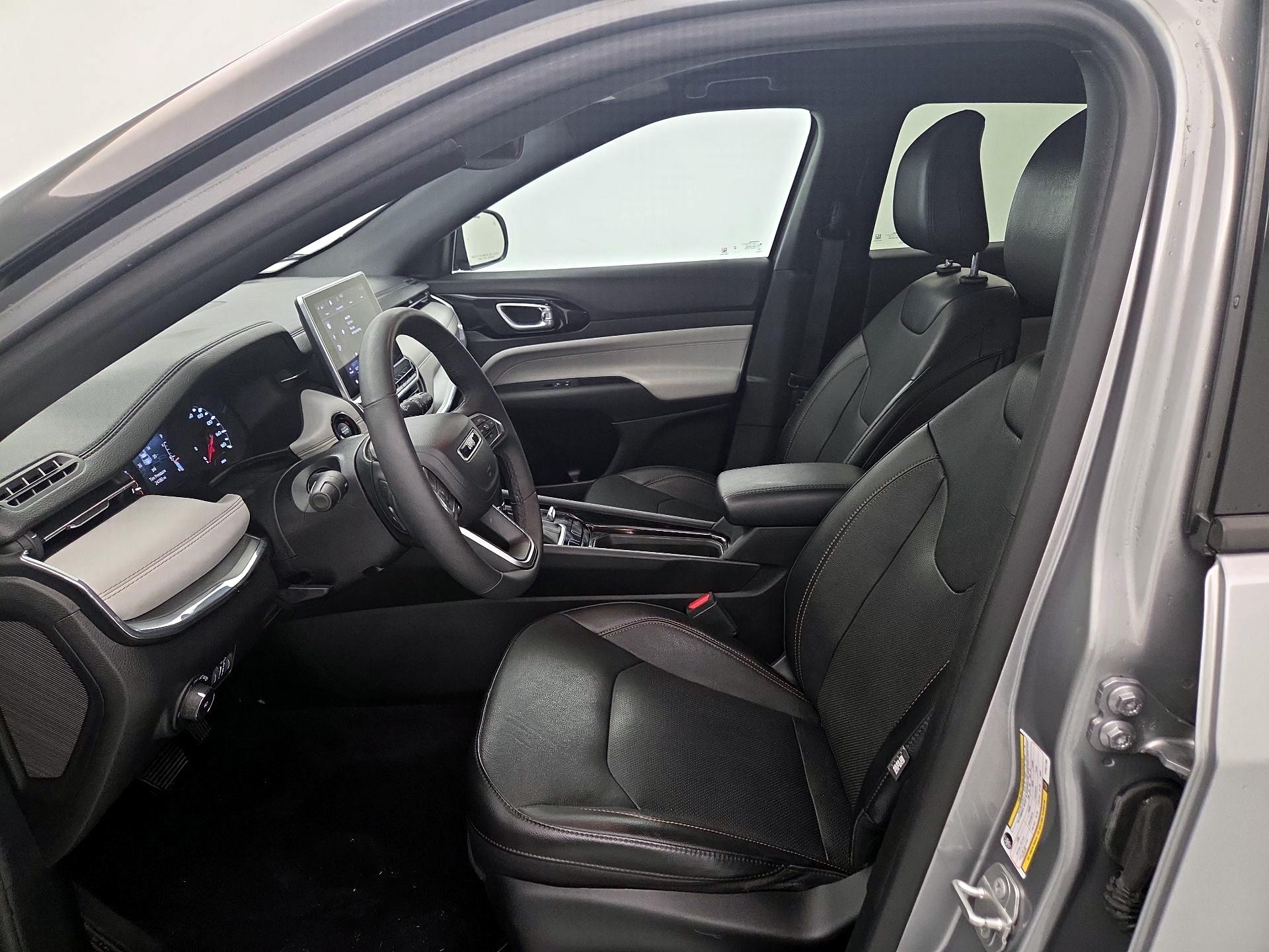 Thumbnail: 2023 Jeep Compass - 11