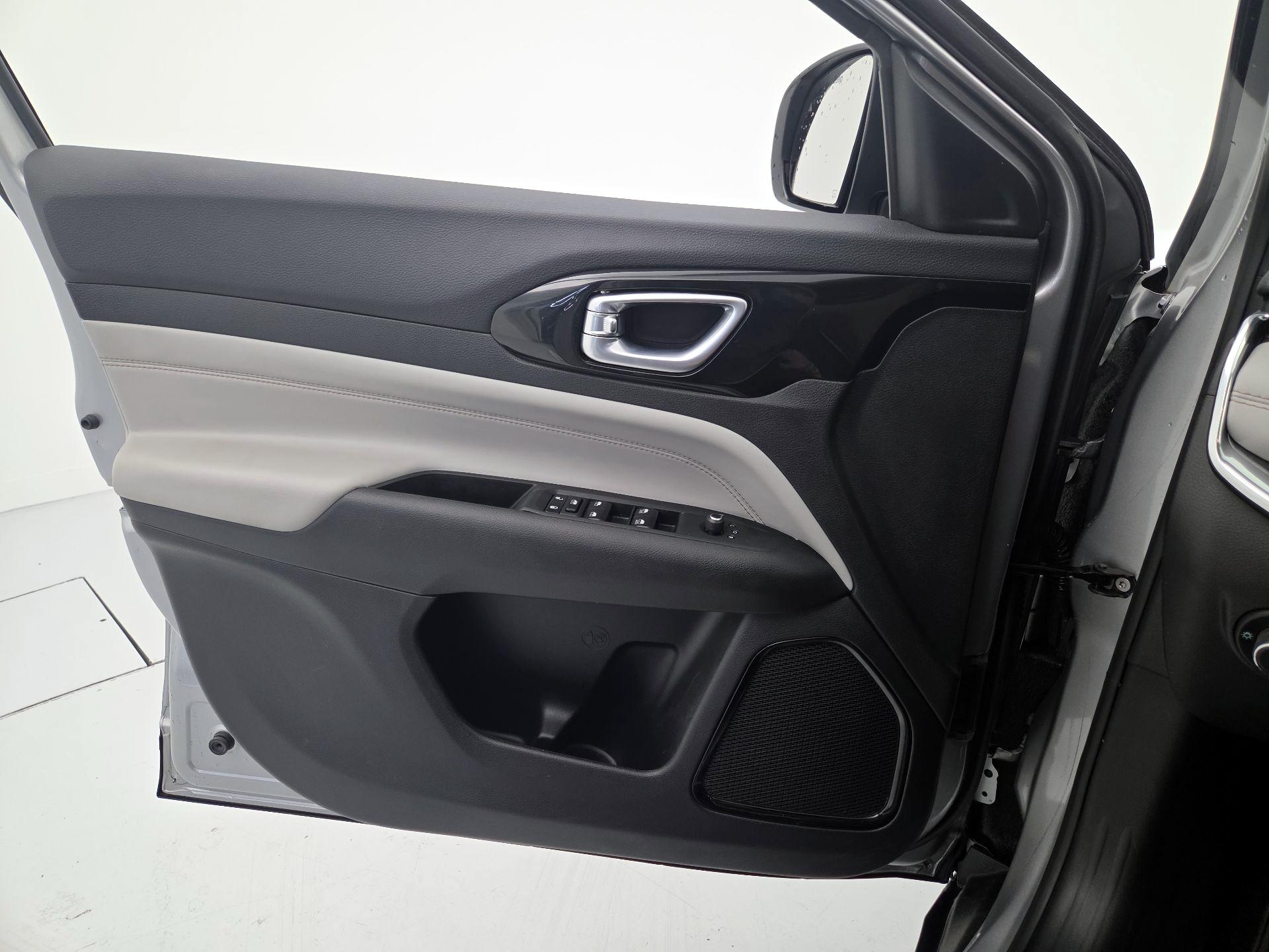 Thumbnail: 2023 Jeep Compass - 12