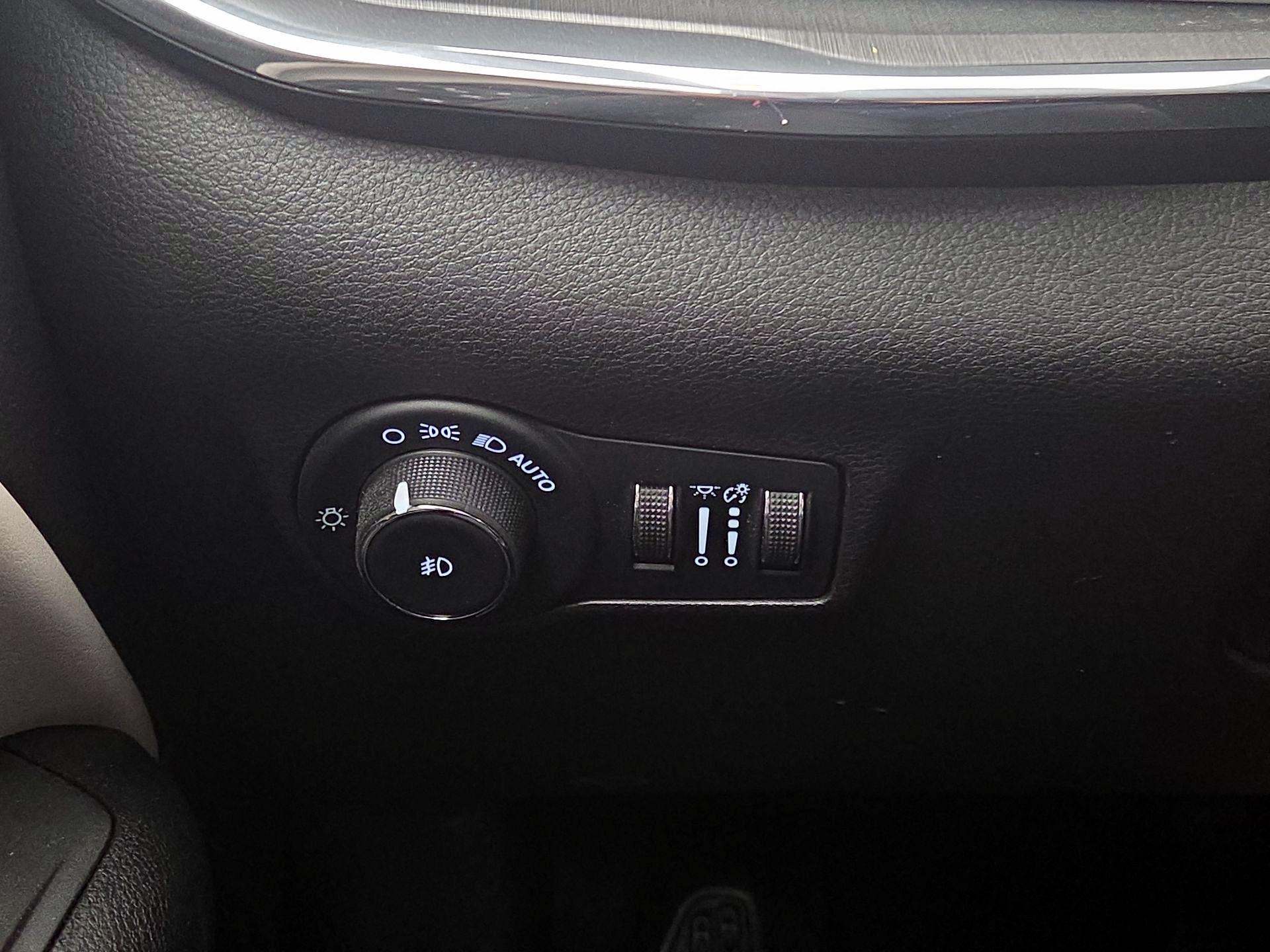 Thumbnail: 2023 Jeep Compass - 13