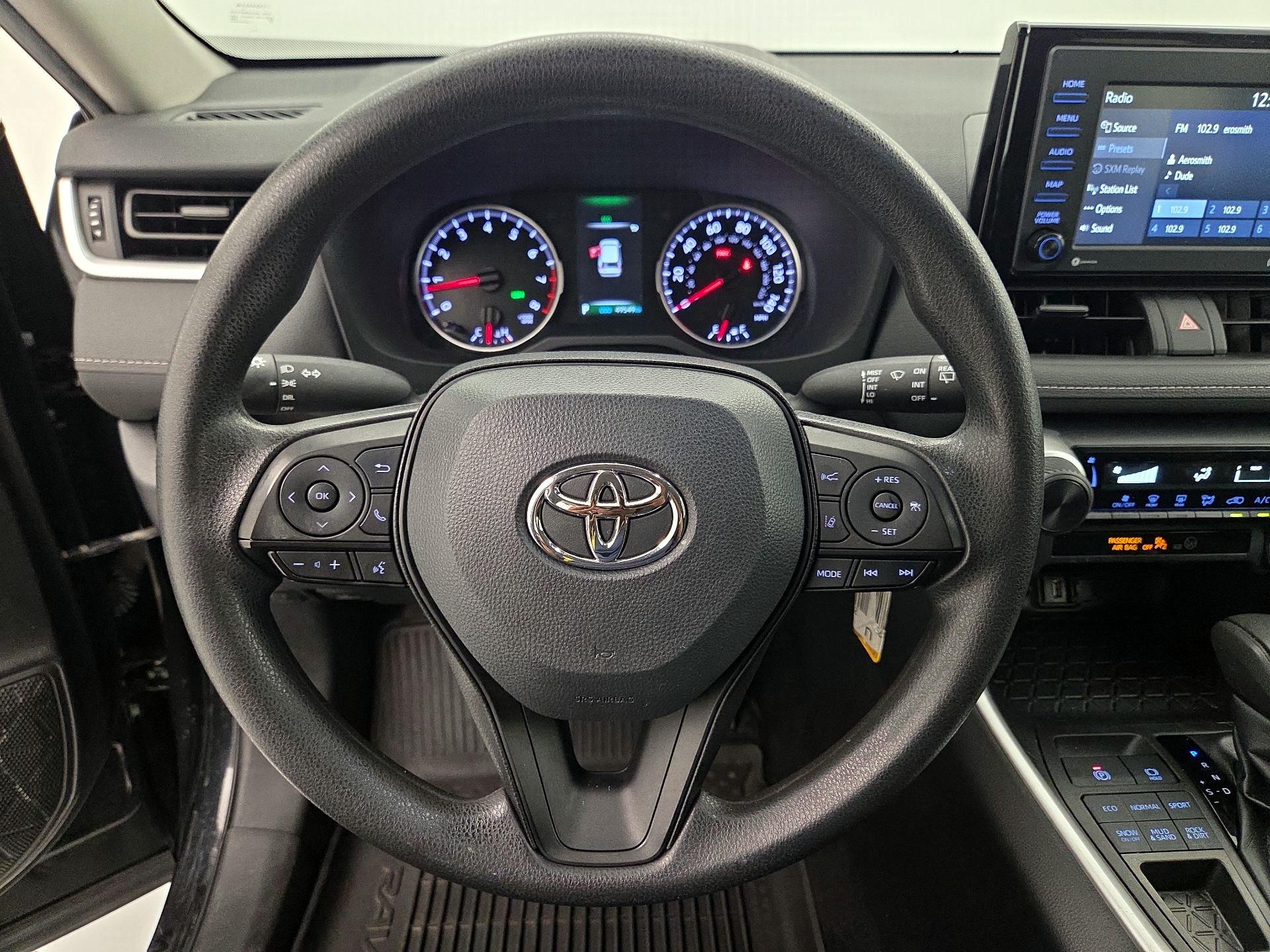 Thumbnail: 2022 Toyota RAV4 - 10