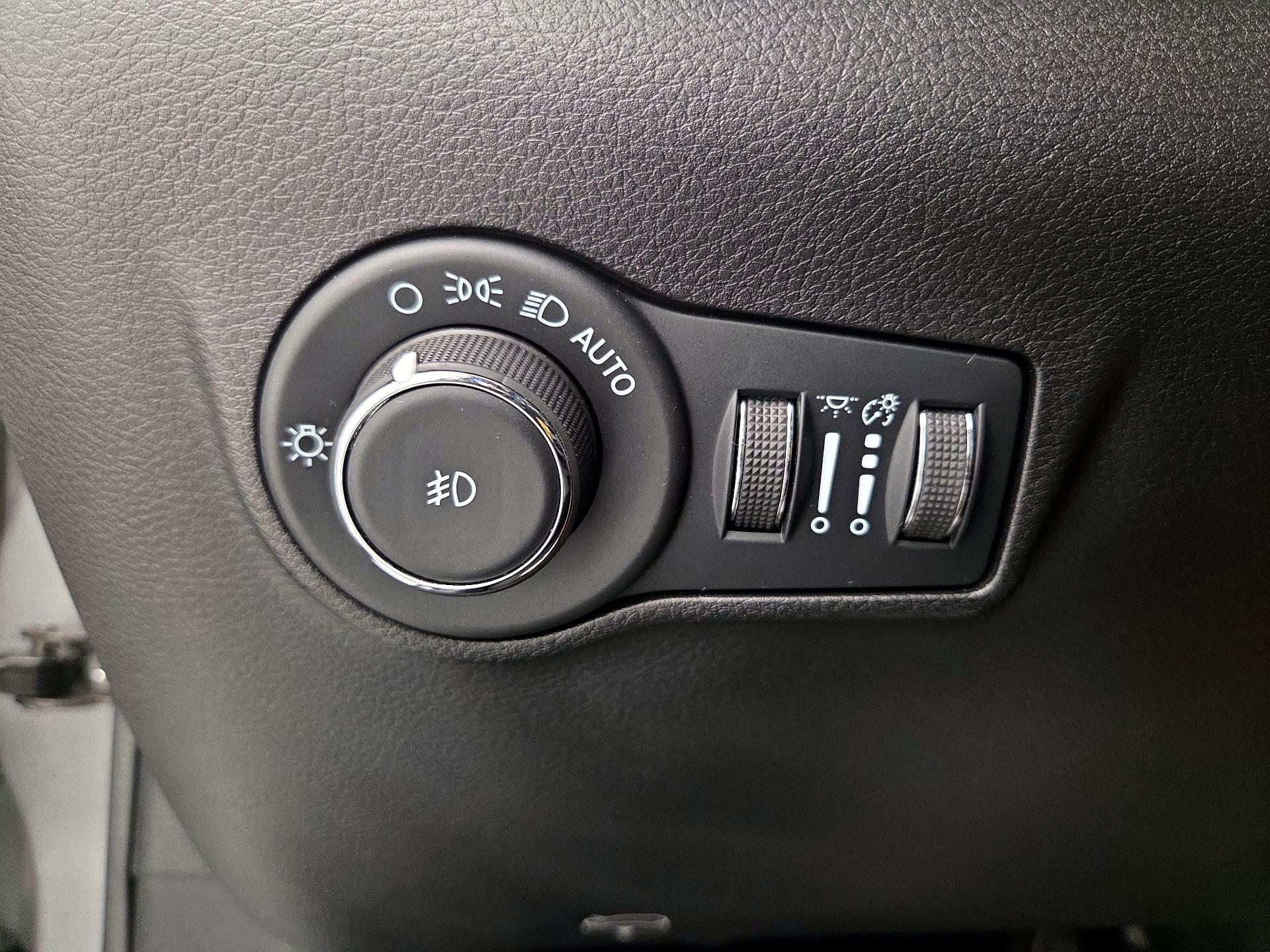 Thumbnail: 2022 Jeep Compass - 13