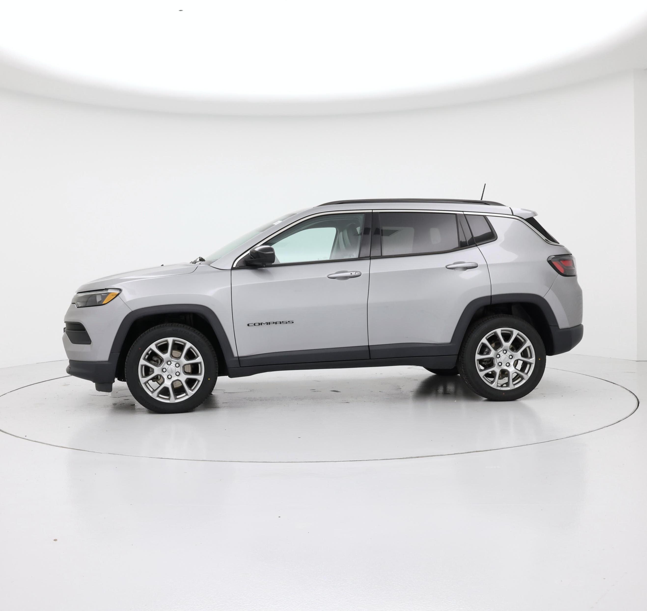 Thumbnail: 2022 Jeep Compass - 3