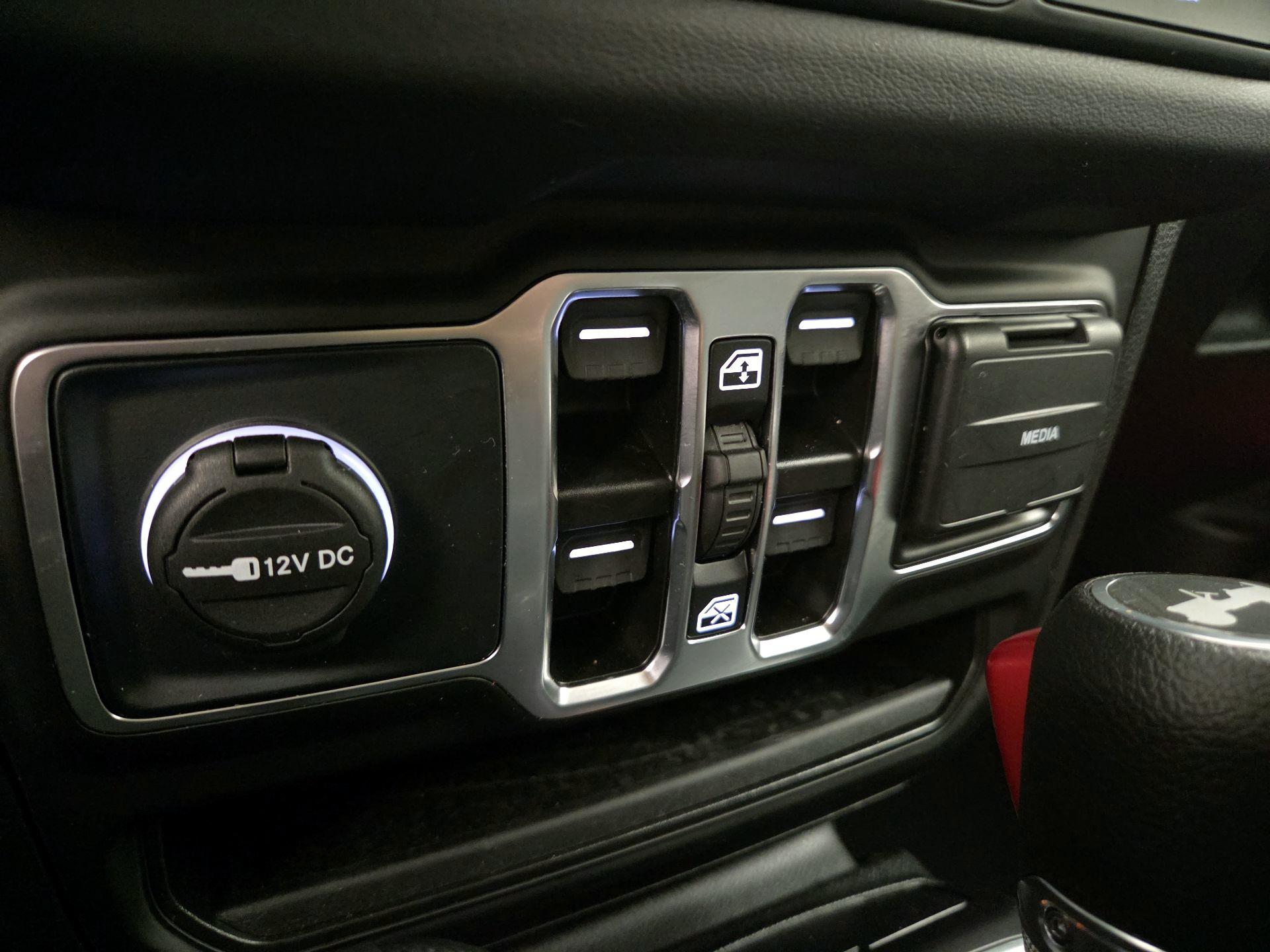 Thumbnail: 2025 Jeep Wrangler - 18