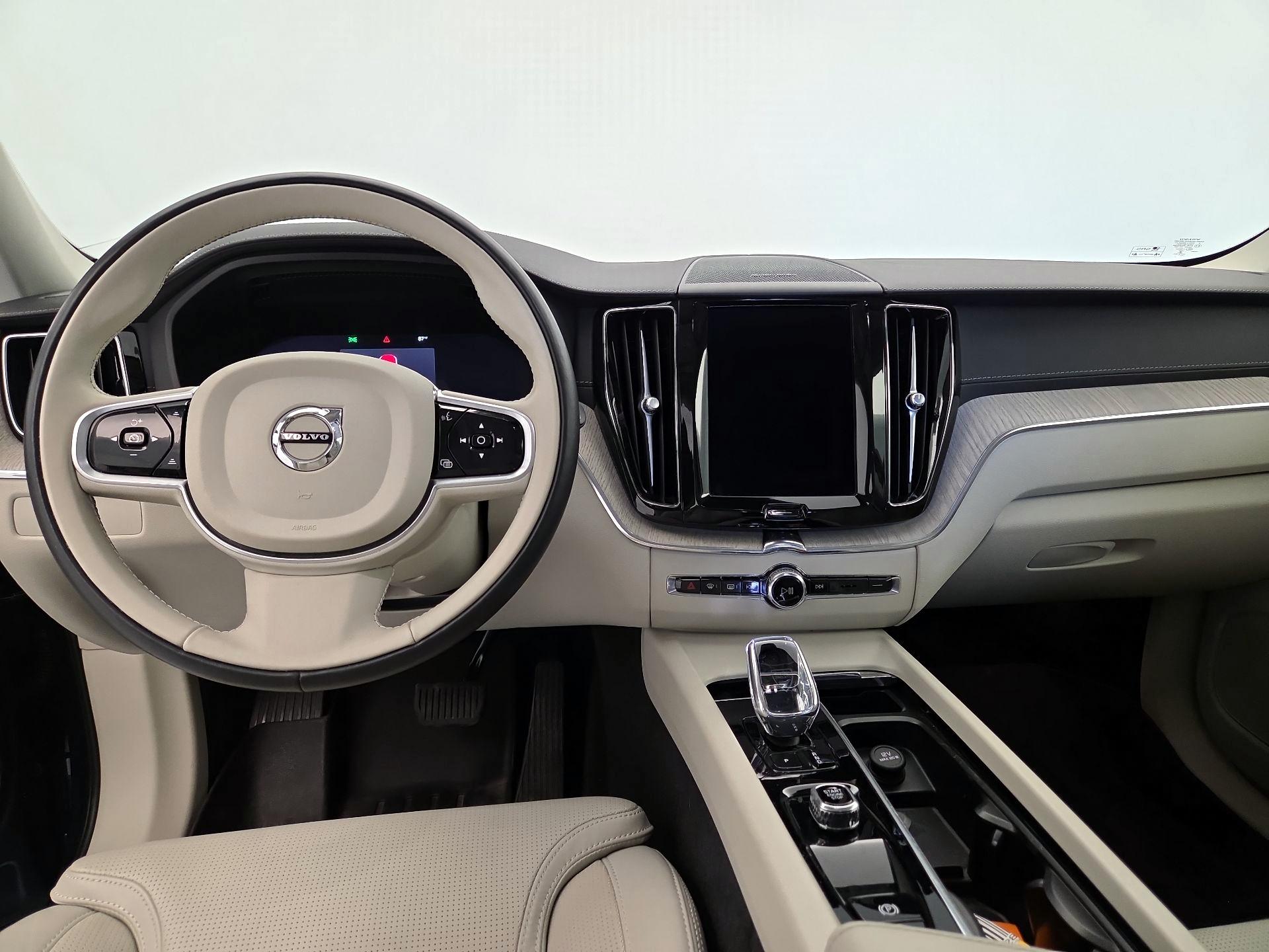 Thumbnail: 2023 Volvo XC60 - 9