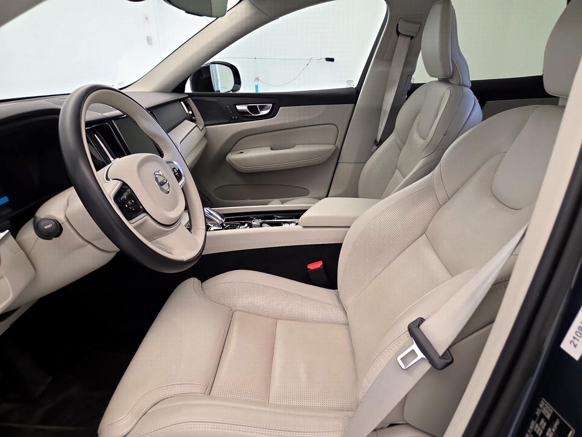 Thumbnail: 2023 Volvo XC60 - 11