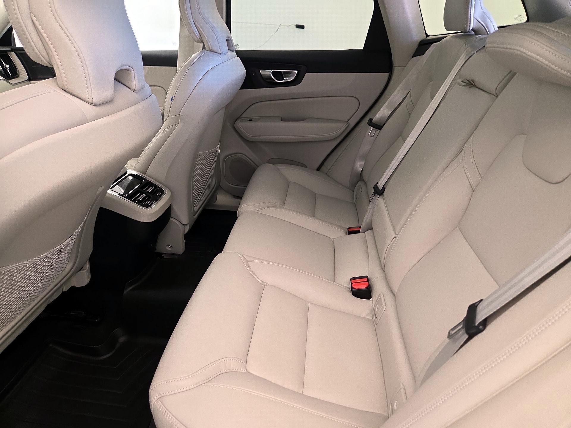 Thumbnail: 2023 Volvo XC60 - 19