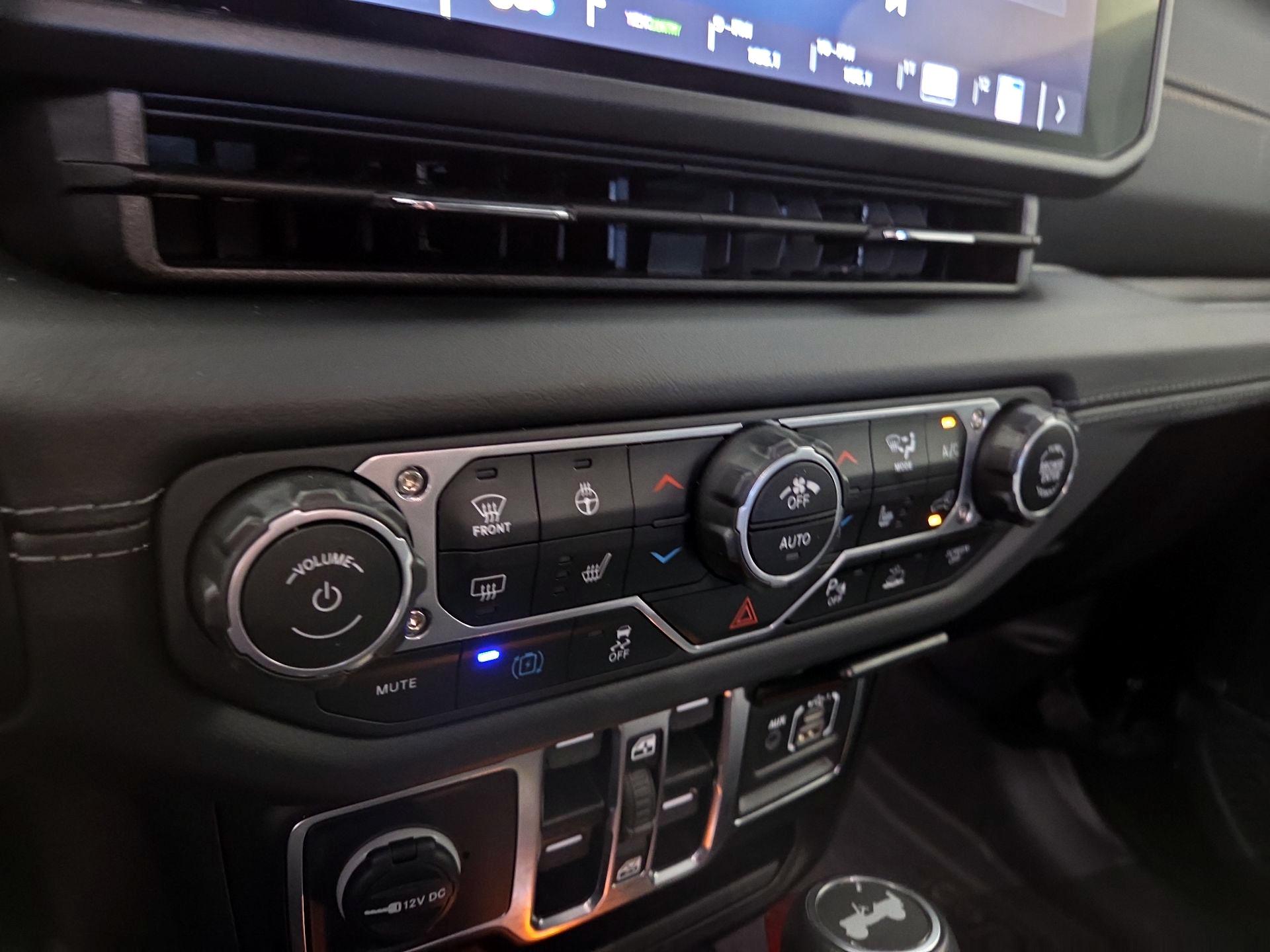 Thumbnail: 2025 Jeep Wrangler - 16