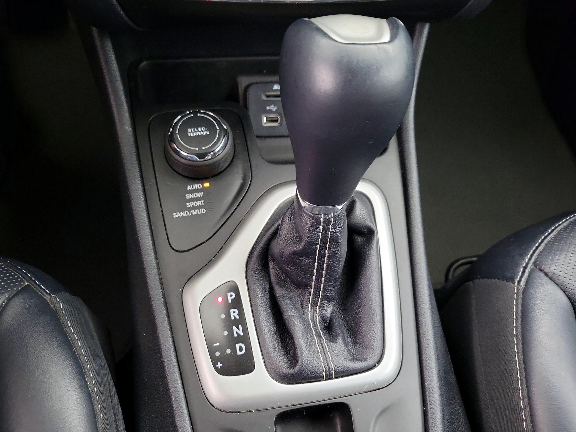 Thumbnail: 2015 Jeep Cherokee - 18