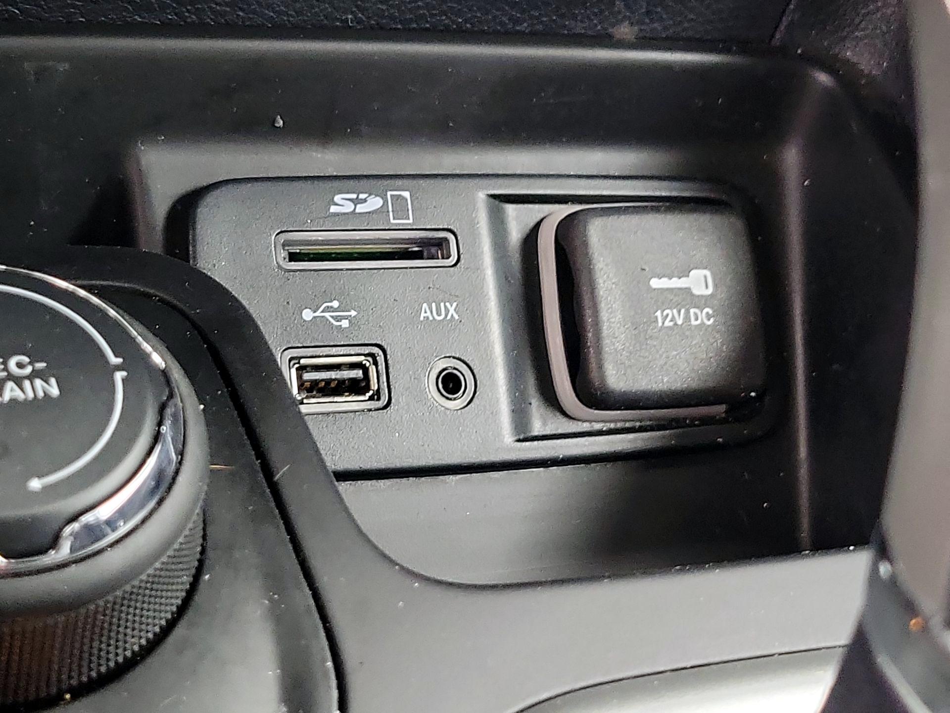 Thumbnail: 2015 Jeep Cherokee - 19