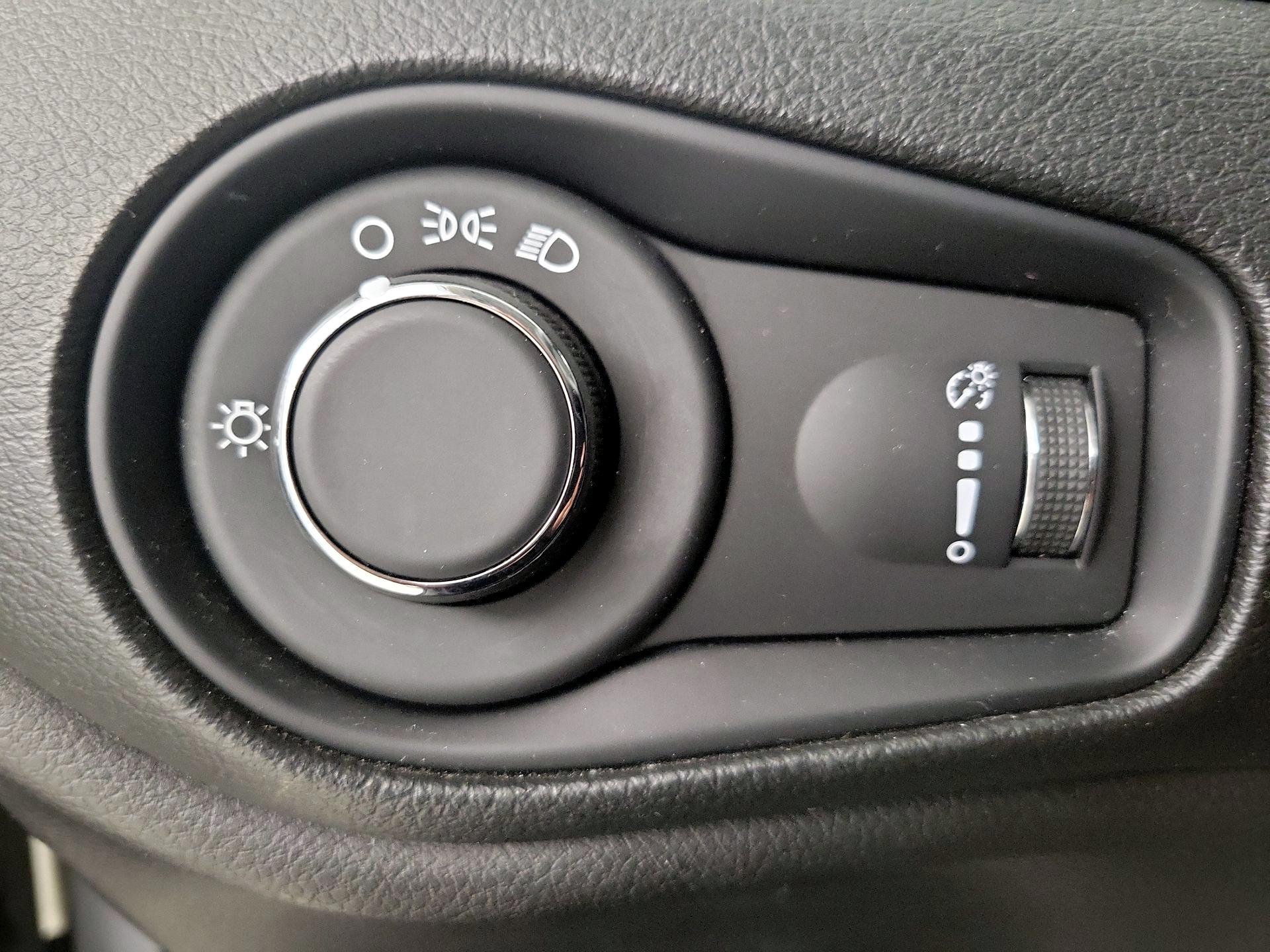 Thumbnail: 2021 Jeep Renegade - 13