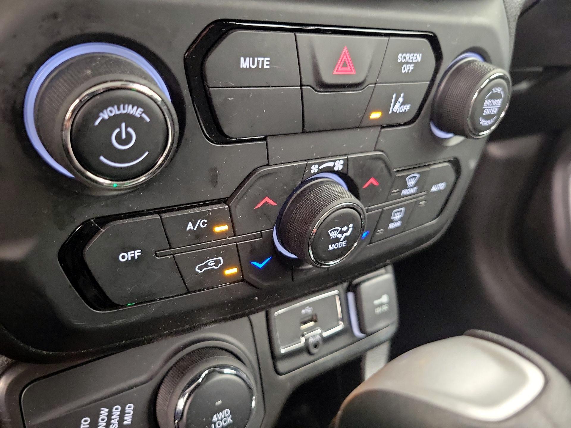 Thumbnail: 2021 Jeep Renegade - 16