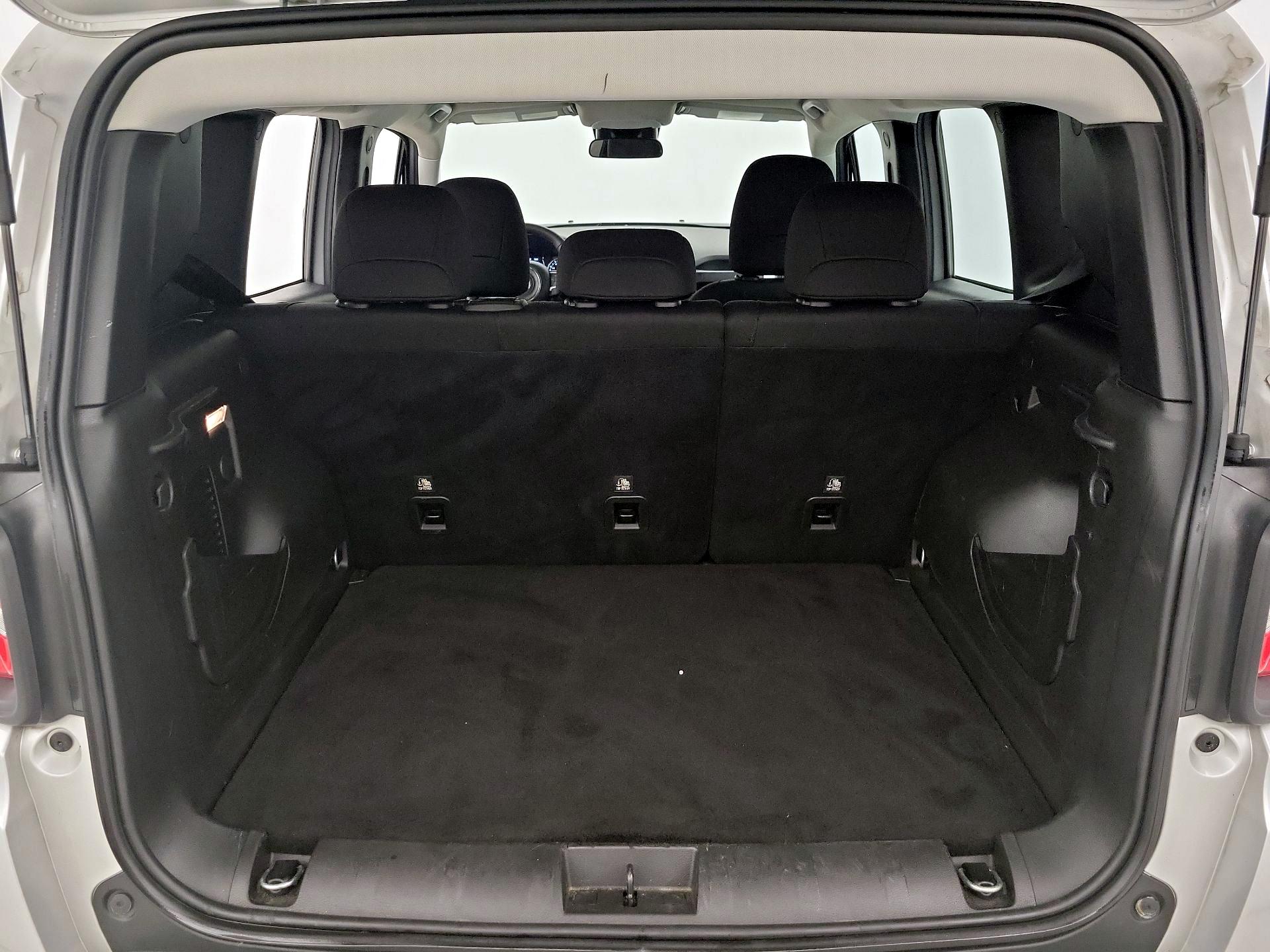 Thumbnail: 2021 Jeep Renegade - 20