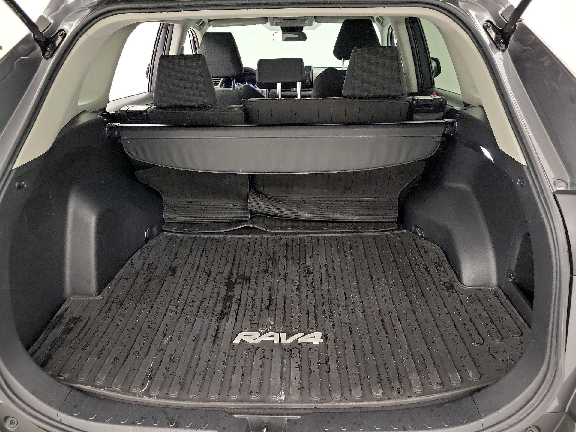 Thumbnail: 2022 Toyota RAV4 - 20
