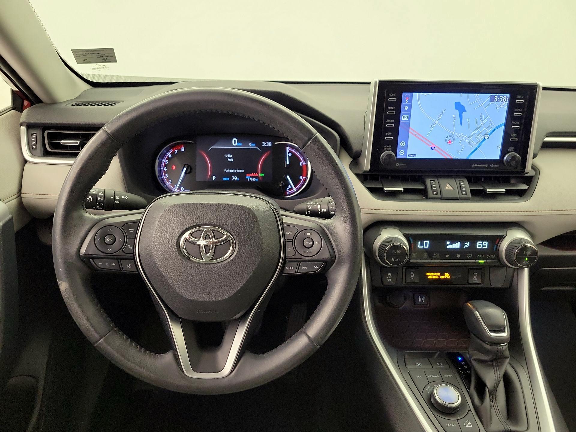 Thumbnail: 2019 Toyota RAV4 - 10