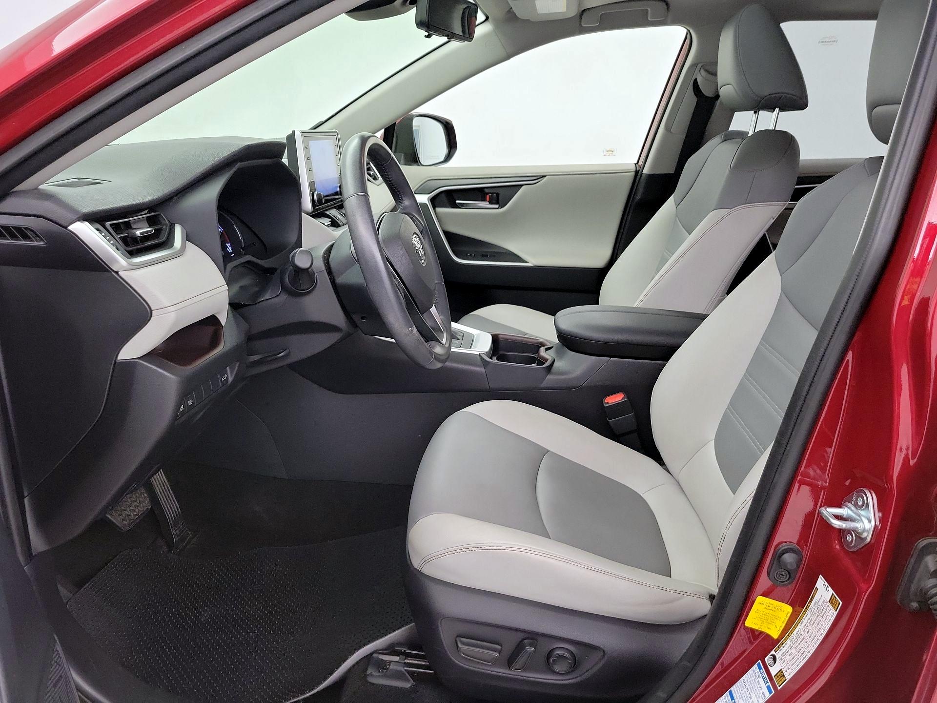 Thumbnail: 2019 Toyota RAV4 - 11