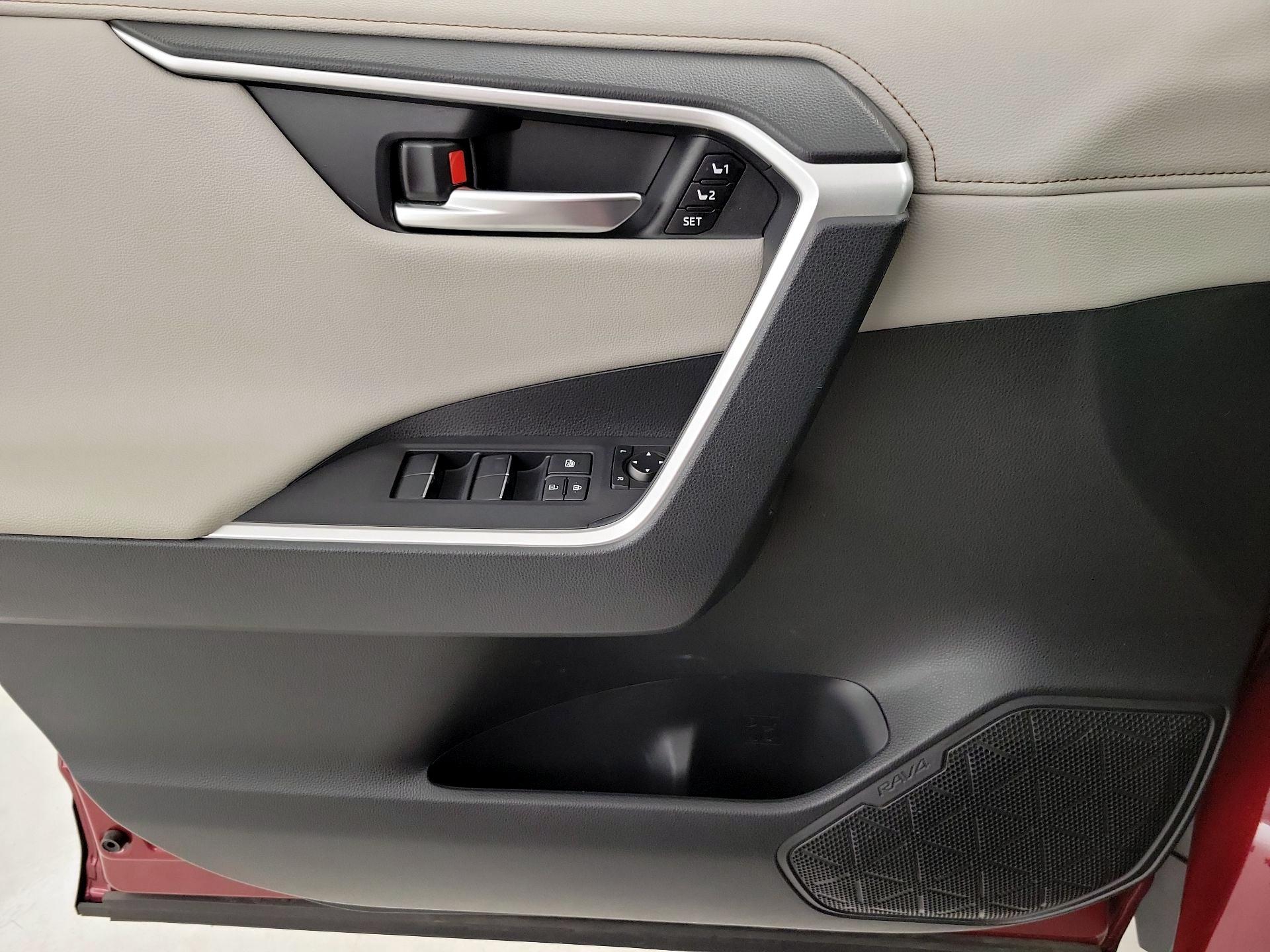 Thumbnail: 2019 Toyota RAV4 - 12
