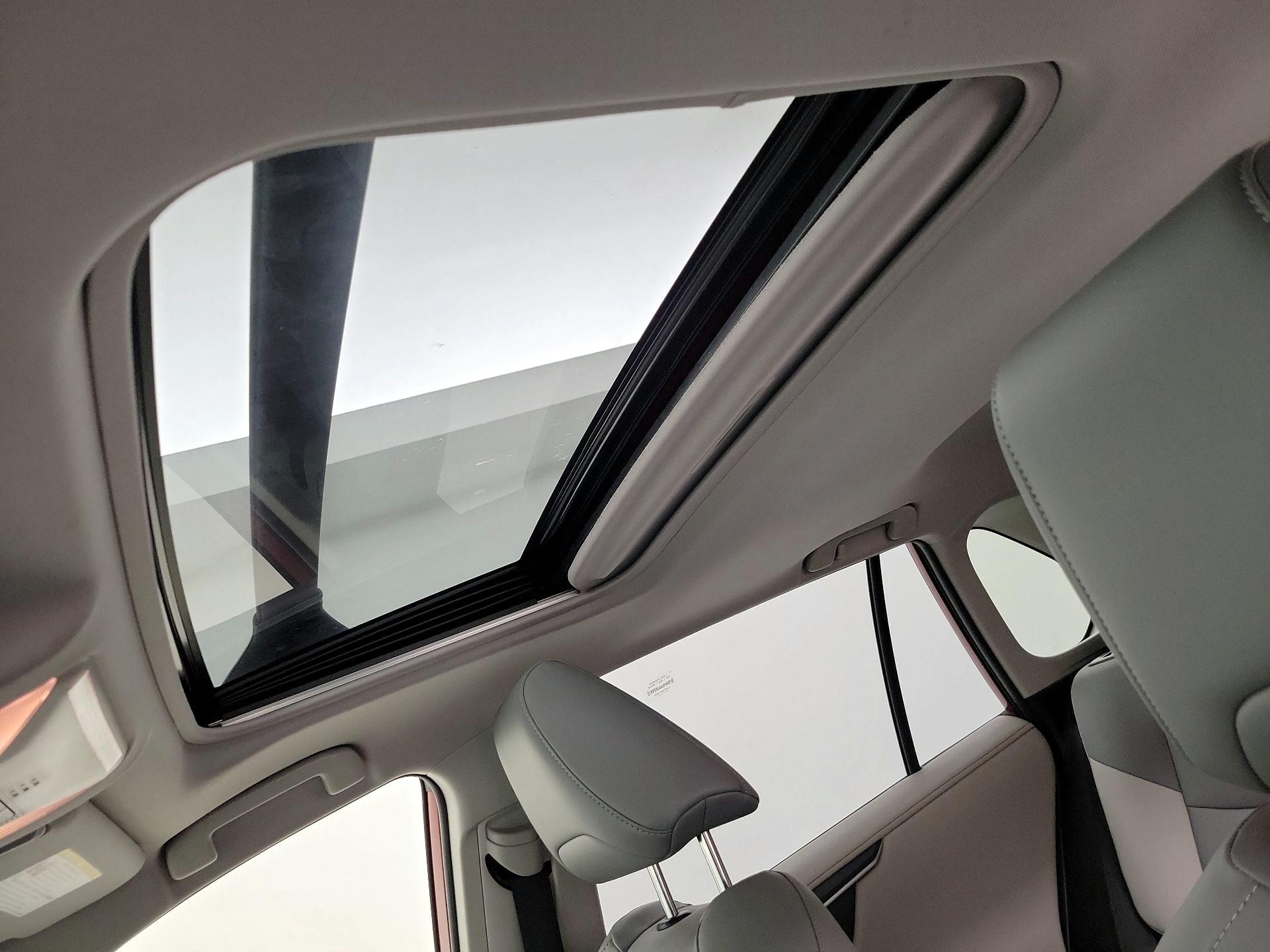 Thumbnail: 2019 Toyota RAV4 - 20