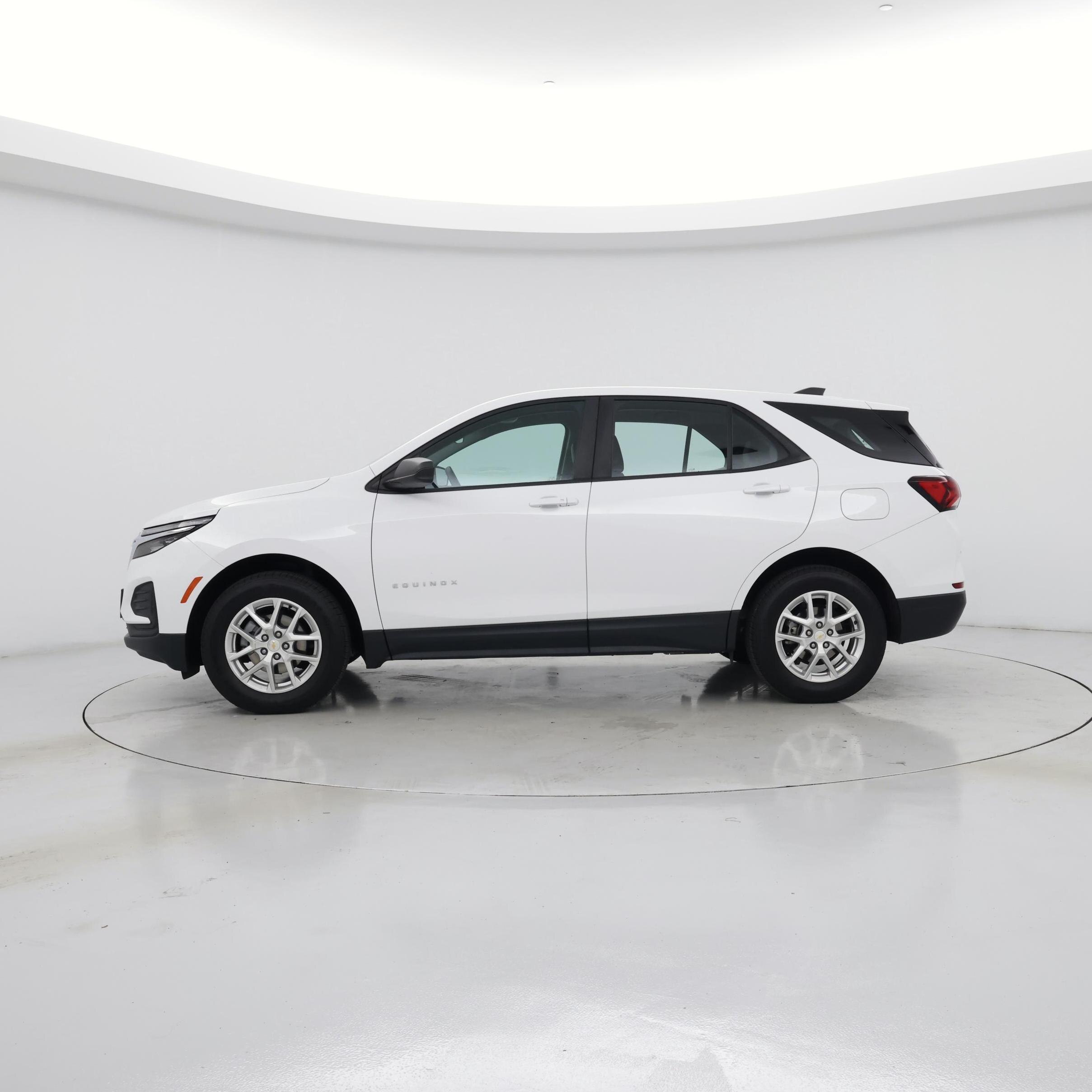 Thumbnail: 2022 Chevrolet Equinox - 3