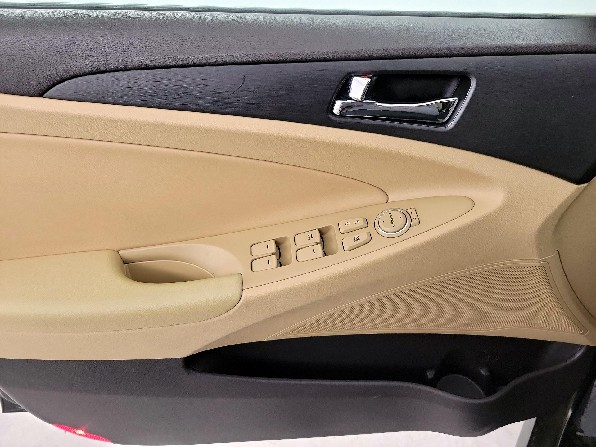 Thumbnail: 2014 Hyundai Sonata - 12
