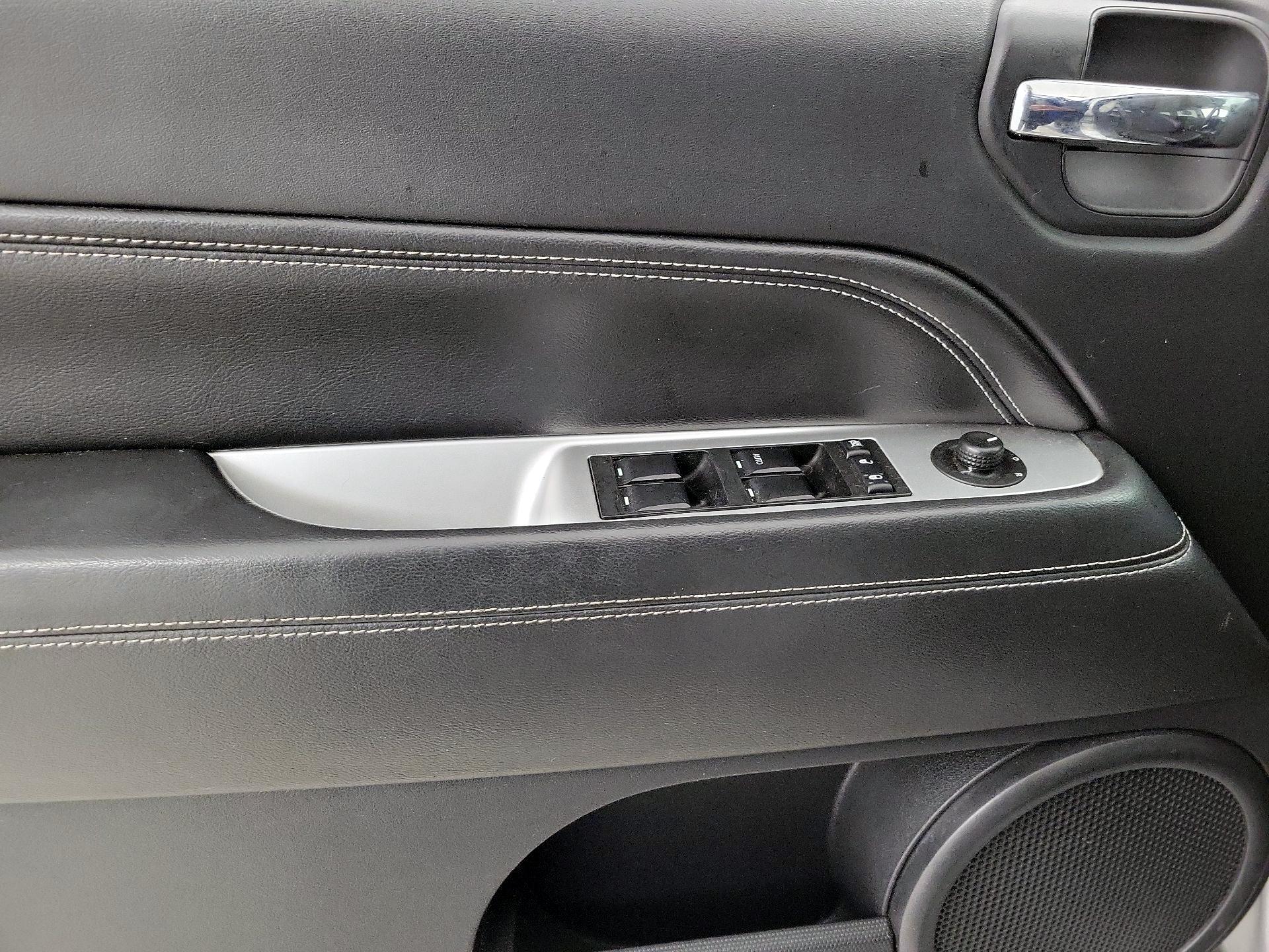 Thumbnail: 2016 Jeep Compass - 12