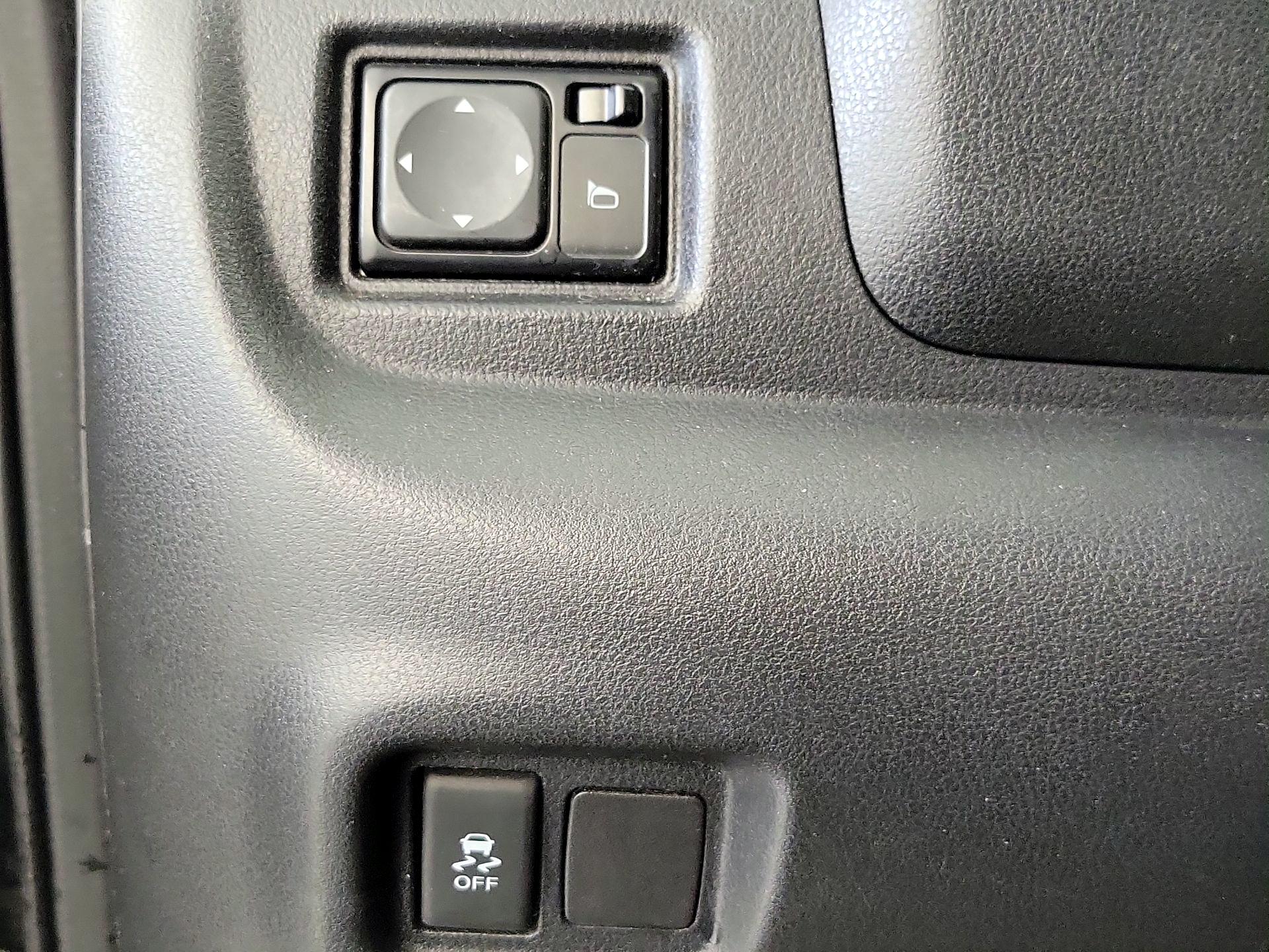Thumbnail: 2014 Nissan Versa Note - 13