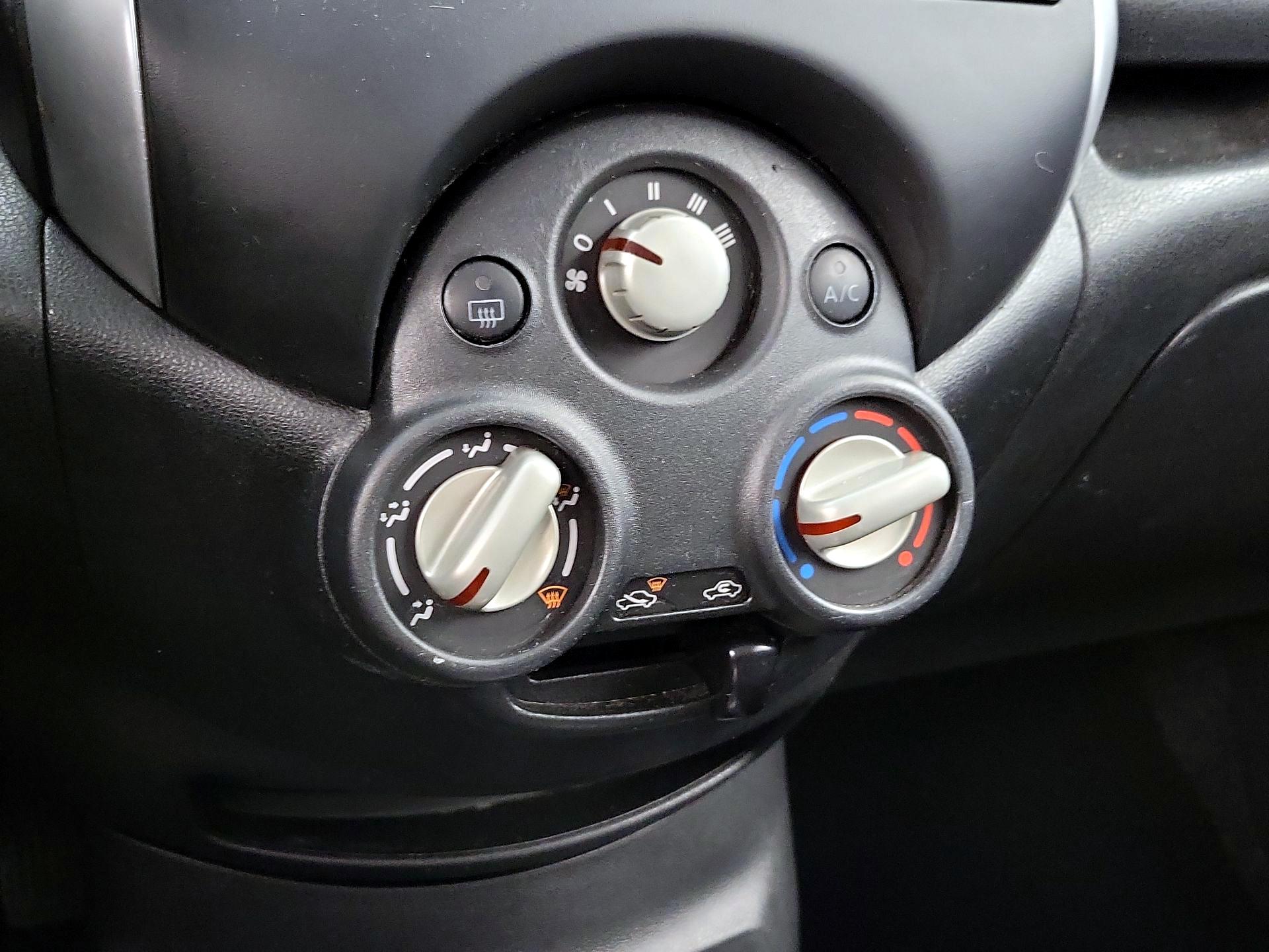 Thumbnail: 2014 Nissan Versa Note - 15
