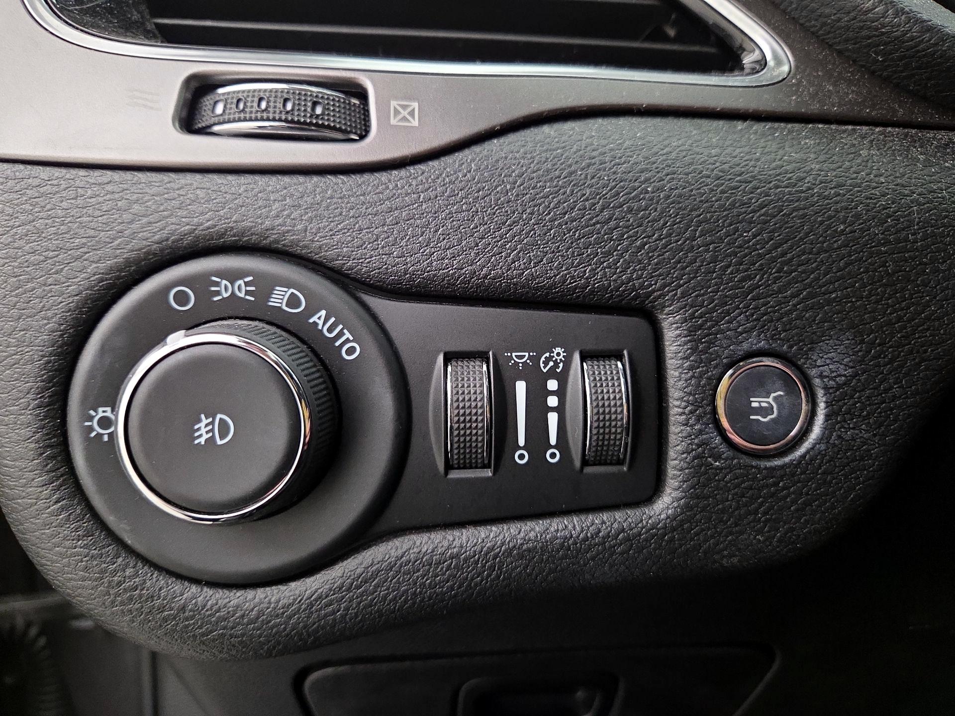Thumbnail: 2022 Jeep Cherokee - 13