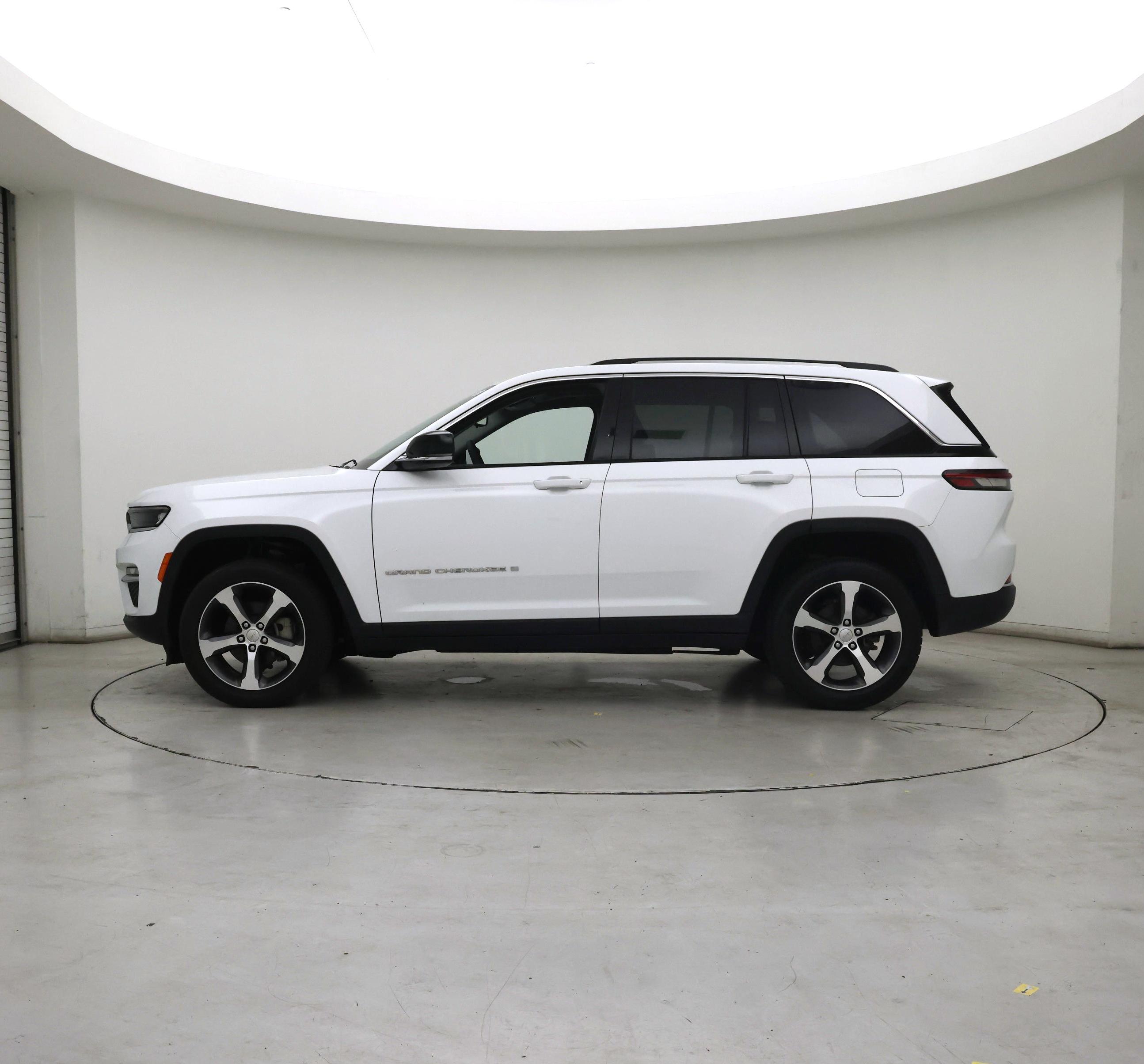Thumbnail: 2023 Jeep Grand Cherokee - 3