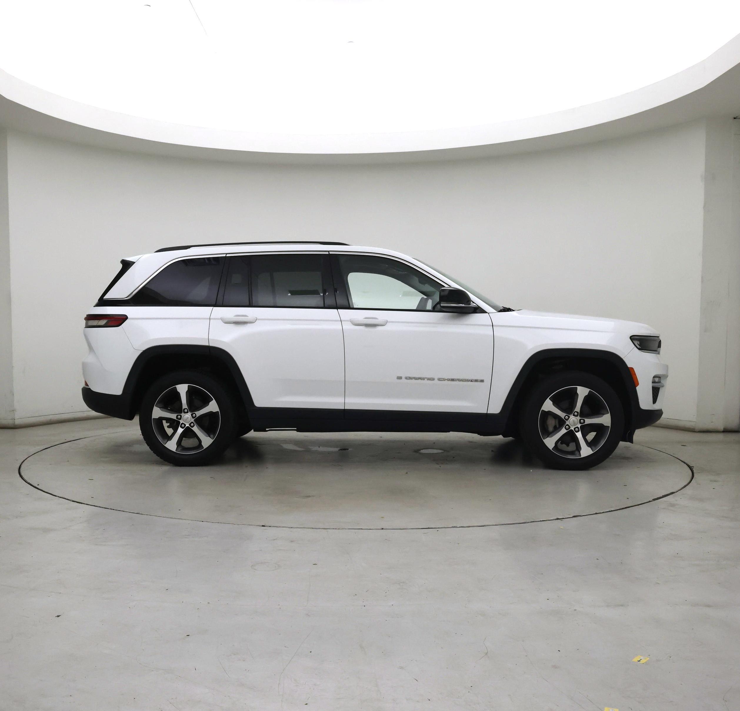 Thumbnail: 2023 Jeep Grand Cherokee - 7
