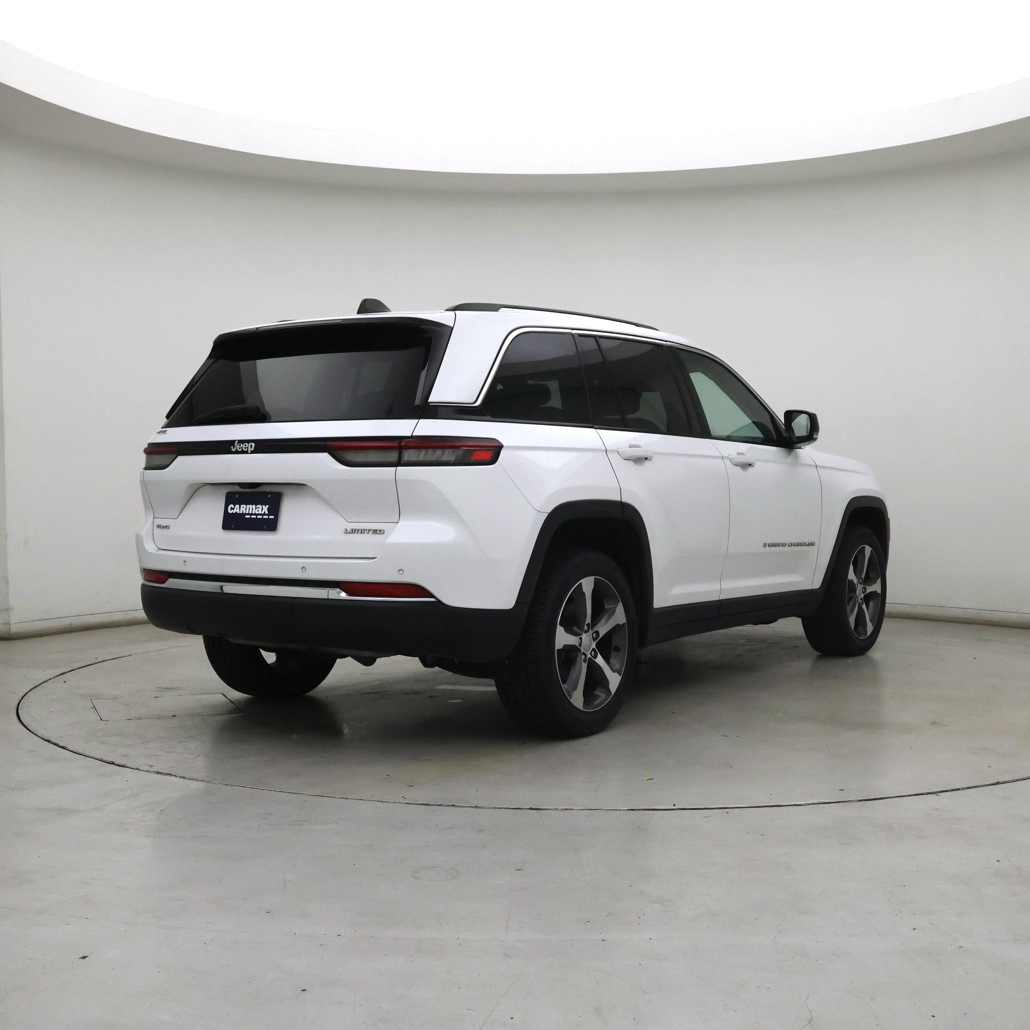 Thumbnail: 2023 Jeep Grand Cherokee - 8