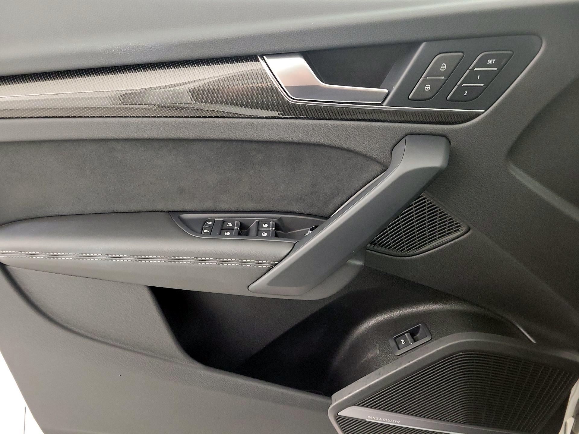 Thumbnail: 2022 Audi SQ5 - 12