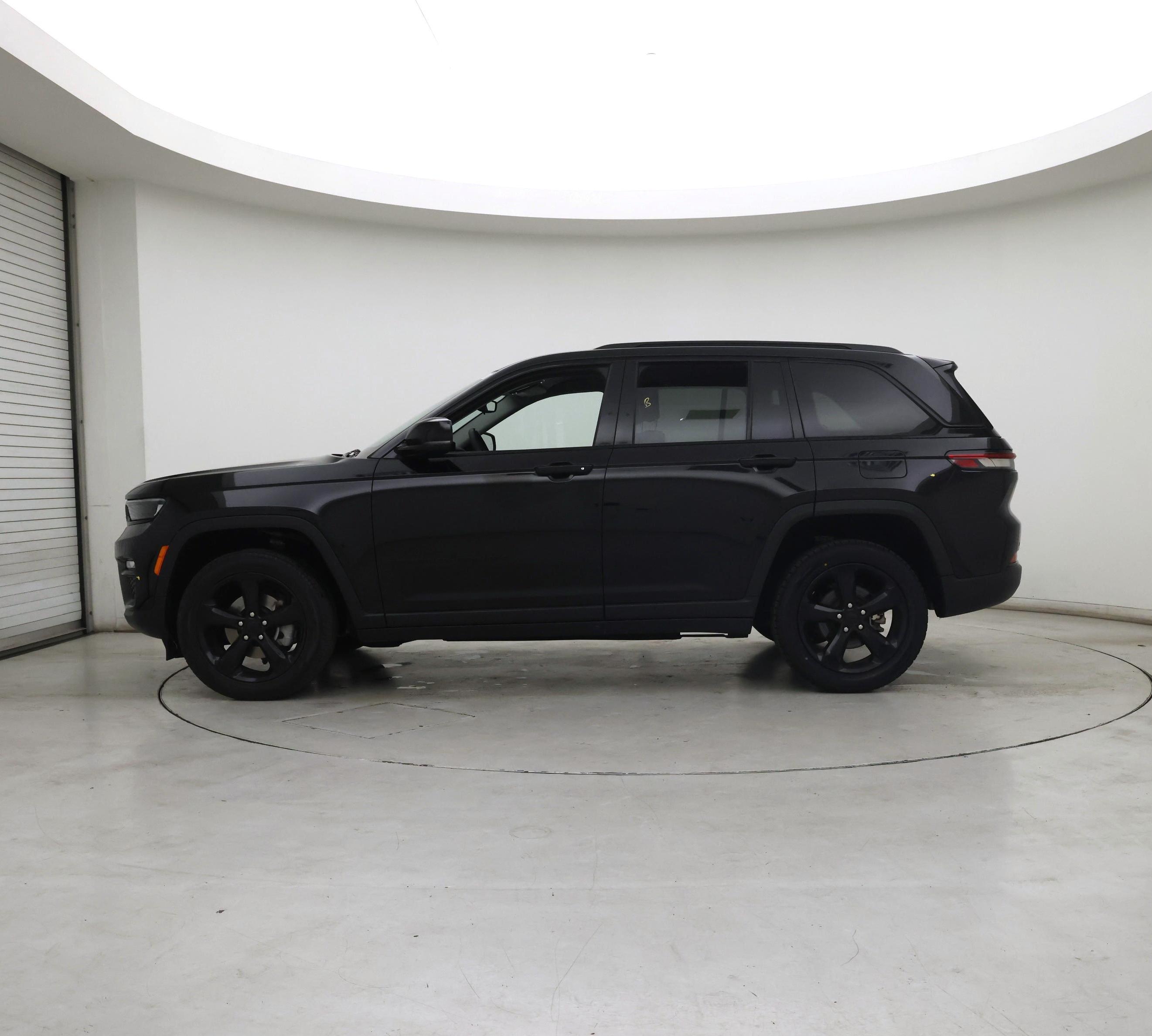 Thumbnail: 2023 Jeep Grand Cherokee - 3