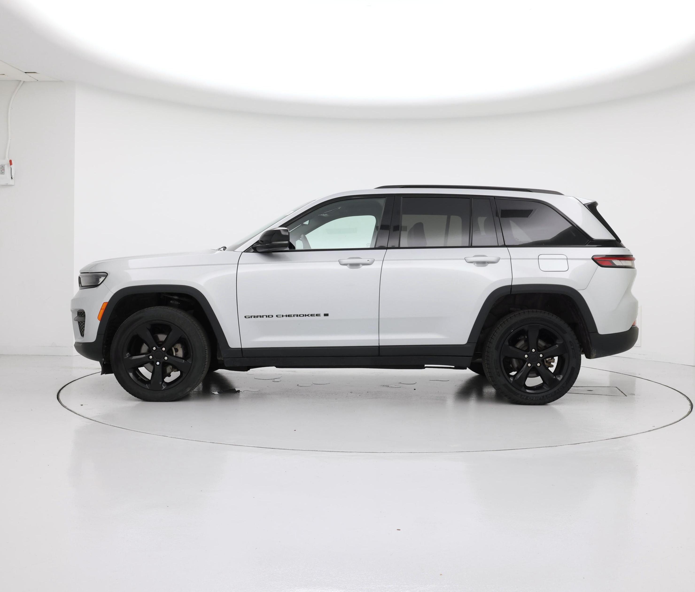 Thumbnail: 2023 Jeep Grand Cherokee - 3