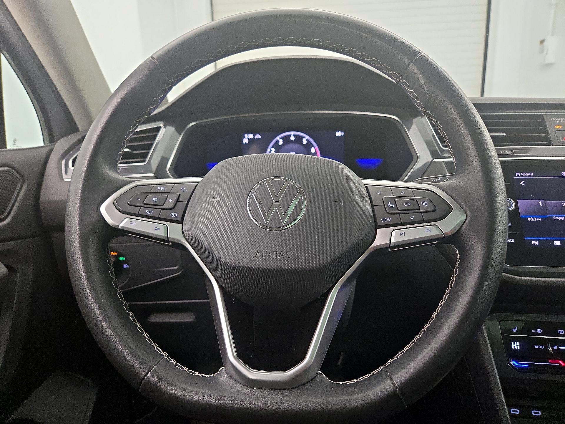 Thumbnail: 2023 Volkswagen Tiguan - 10