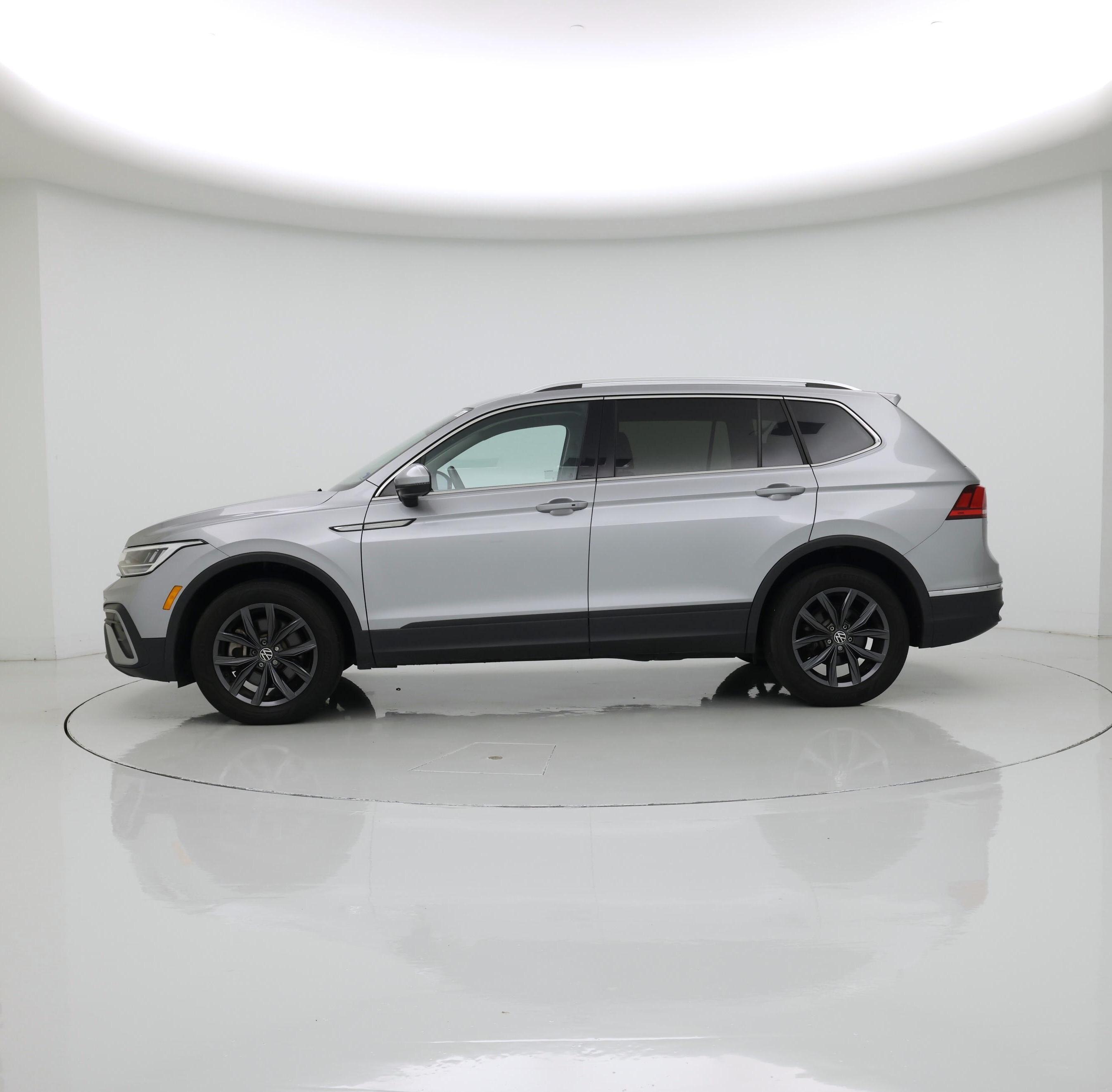 Thumbnail: 2023 Volkswagen Tiguan - 3