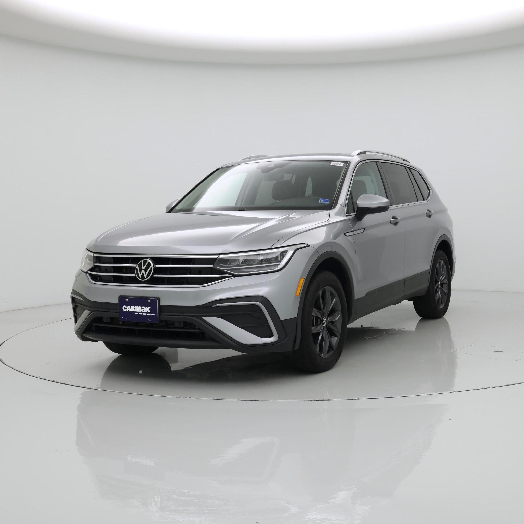 Thumbnail: 2023 Volkswagen Tiguan - 4