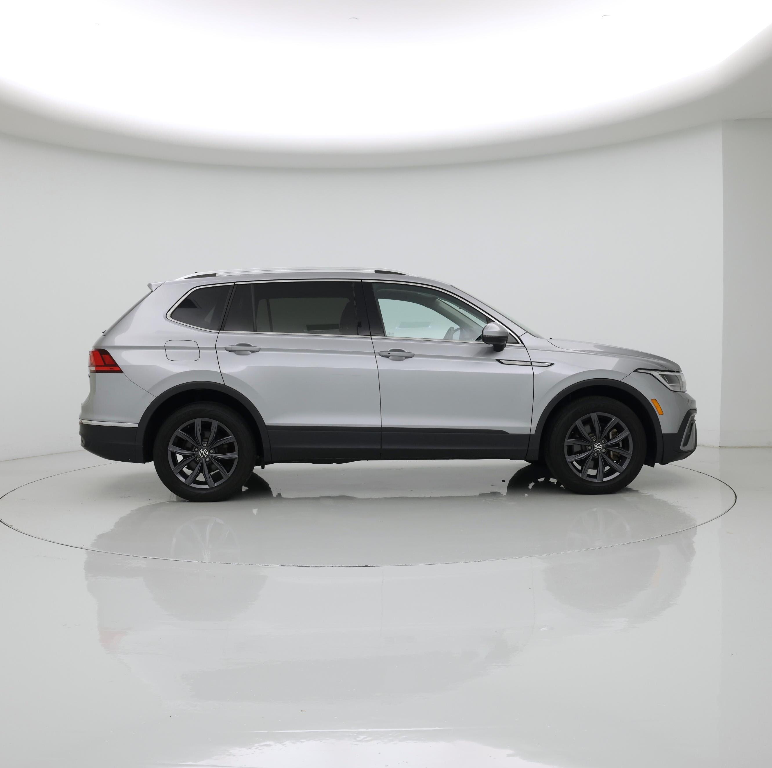 Thumbnail: 2023 Volkswagen Tiguan - 7
