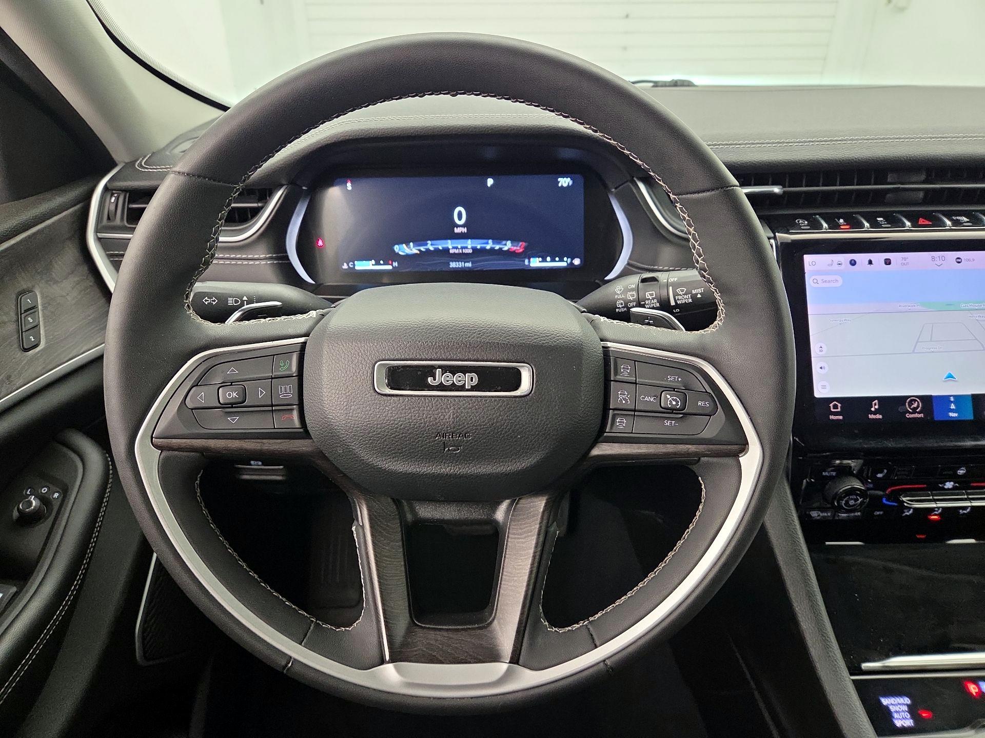 Thumbnail: 2023 Jeep Grand Cherokee - 10