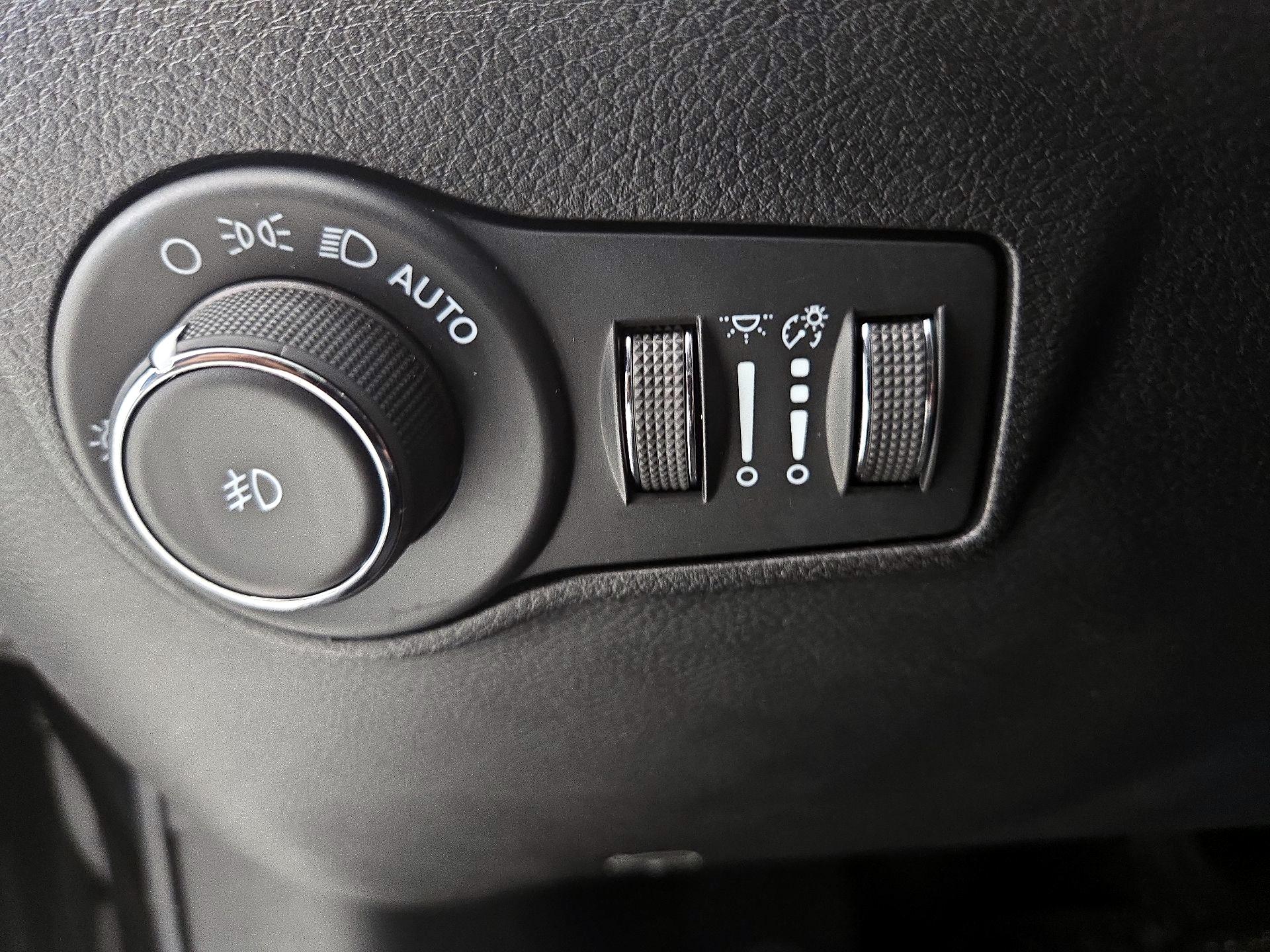 Thumbnail: 2022 Jeep Compass - 13