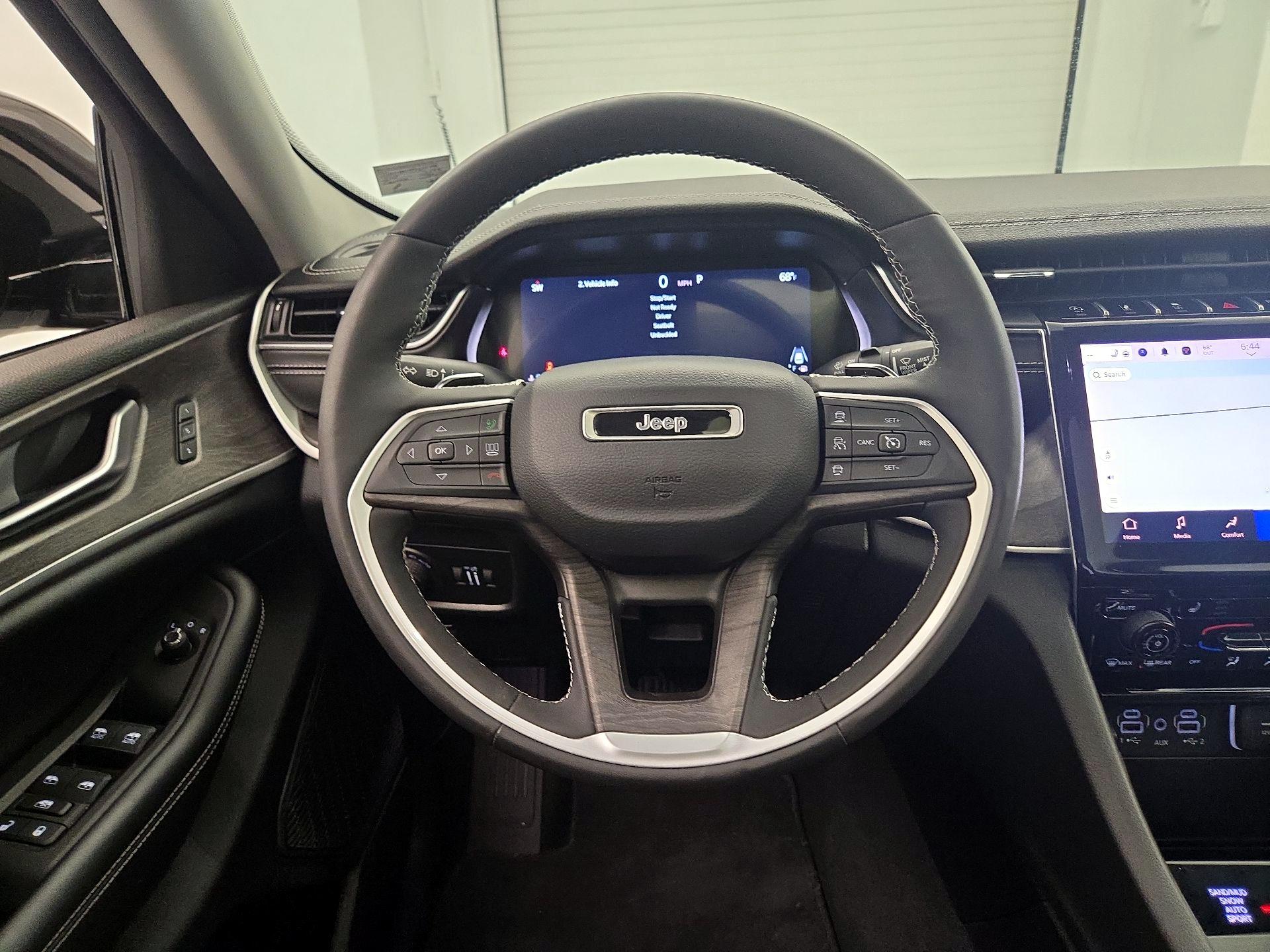Thumbnail: 2023 Jeep Grand Cherokee - 10