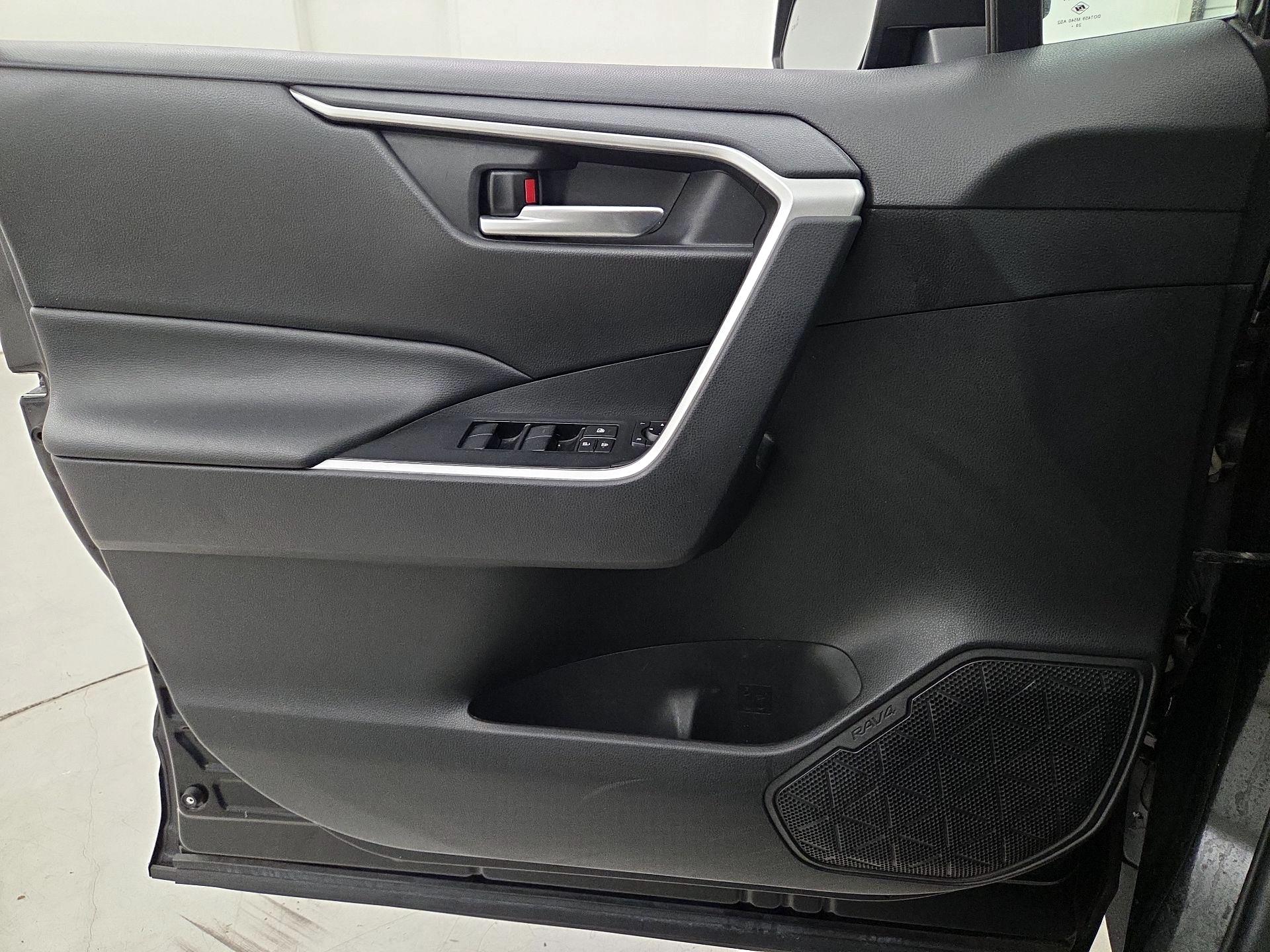 Thumbnail: 2021 Toyota RAV4 - 12