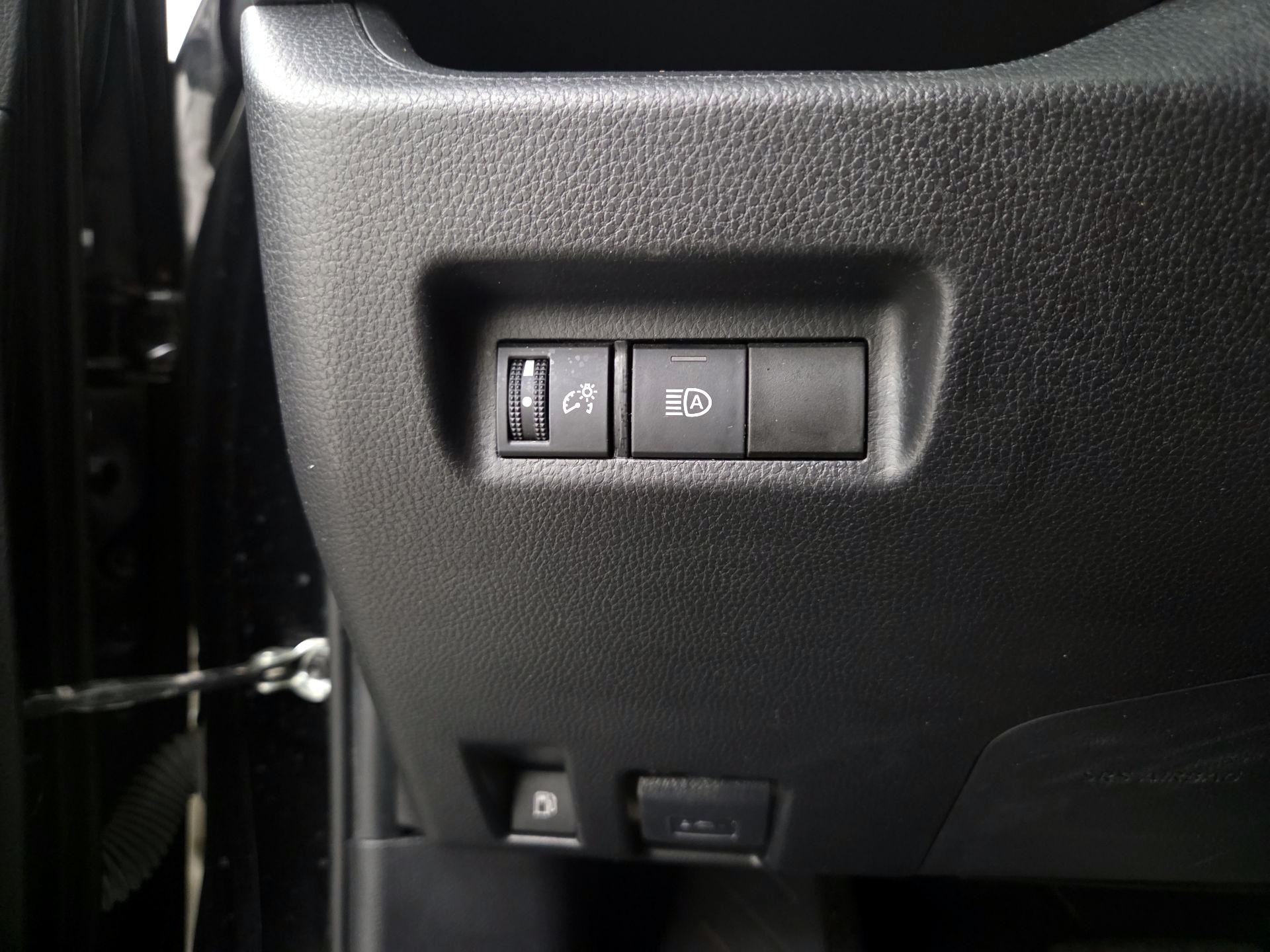 Thumbnail: 2021 Toyota RAV4 - 13