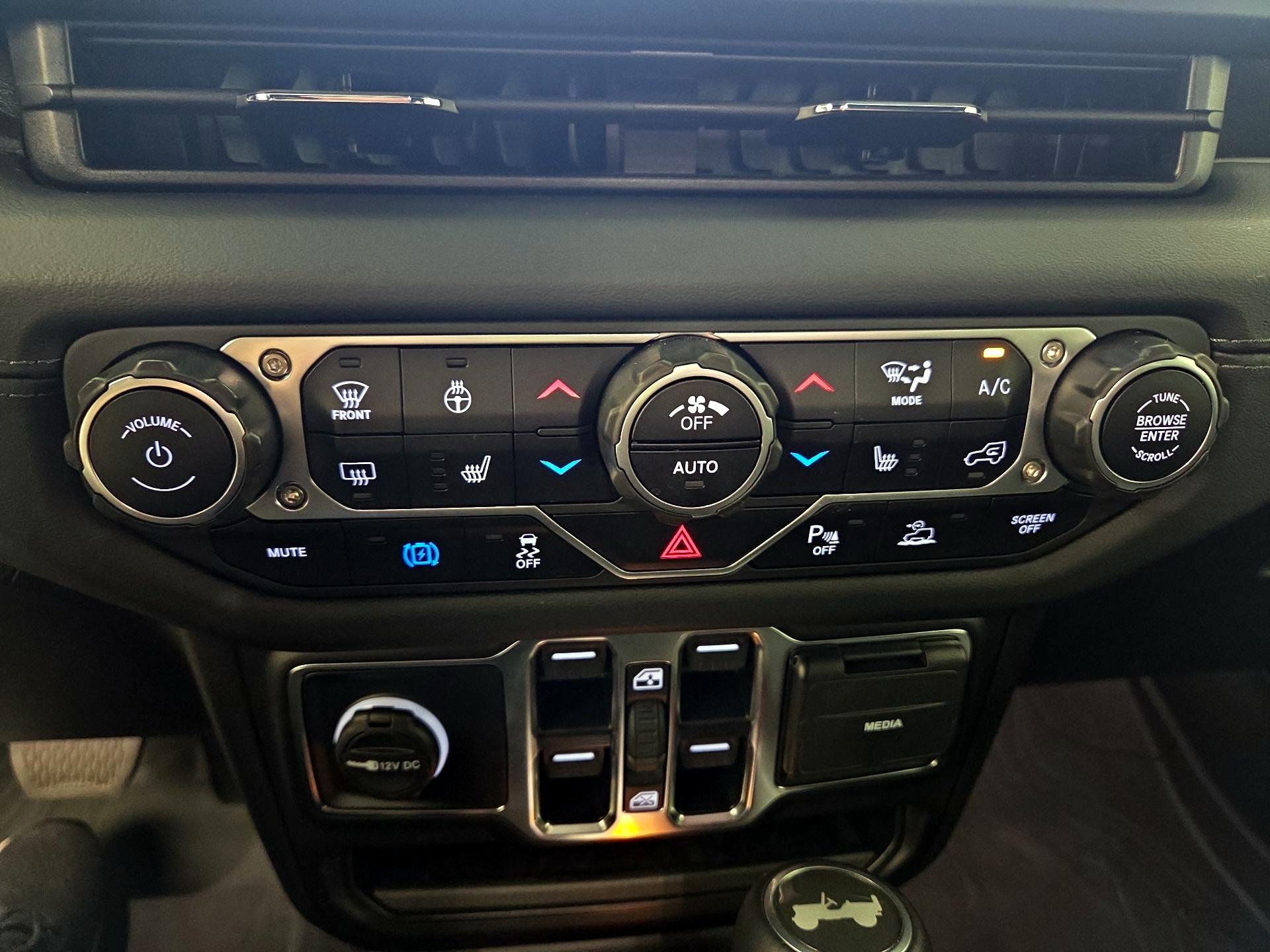 Thumbnail: 2024 Jeep Wrangler - 15