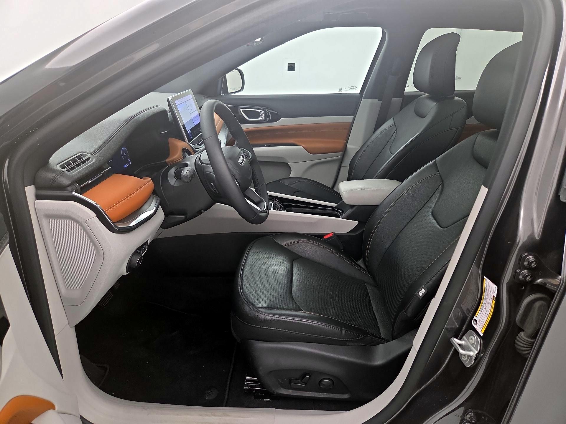 Thumbnail: 2023 Jeep Compass - 11